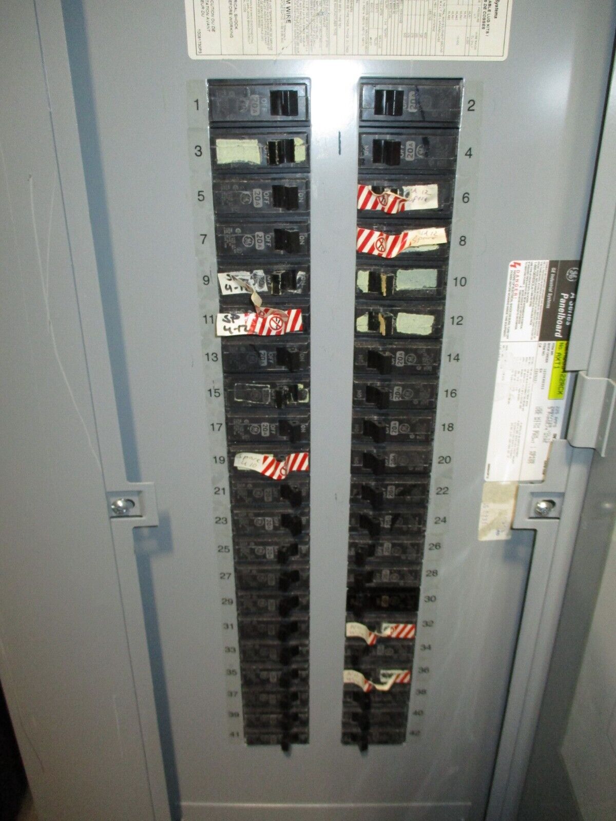 GE Main Lug Breaker Panel AQU3422RCX 225A Max 208/120V 3Ph 4W 42-Slot Used