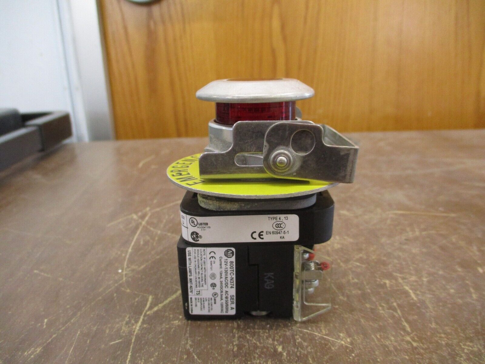 Allen-Bradley Illuminated Push / Pull Button 800T-FXQH2RA1 Ser. U 12-130V AC/DC
