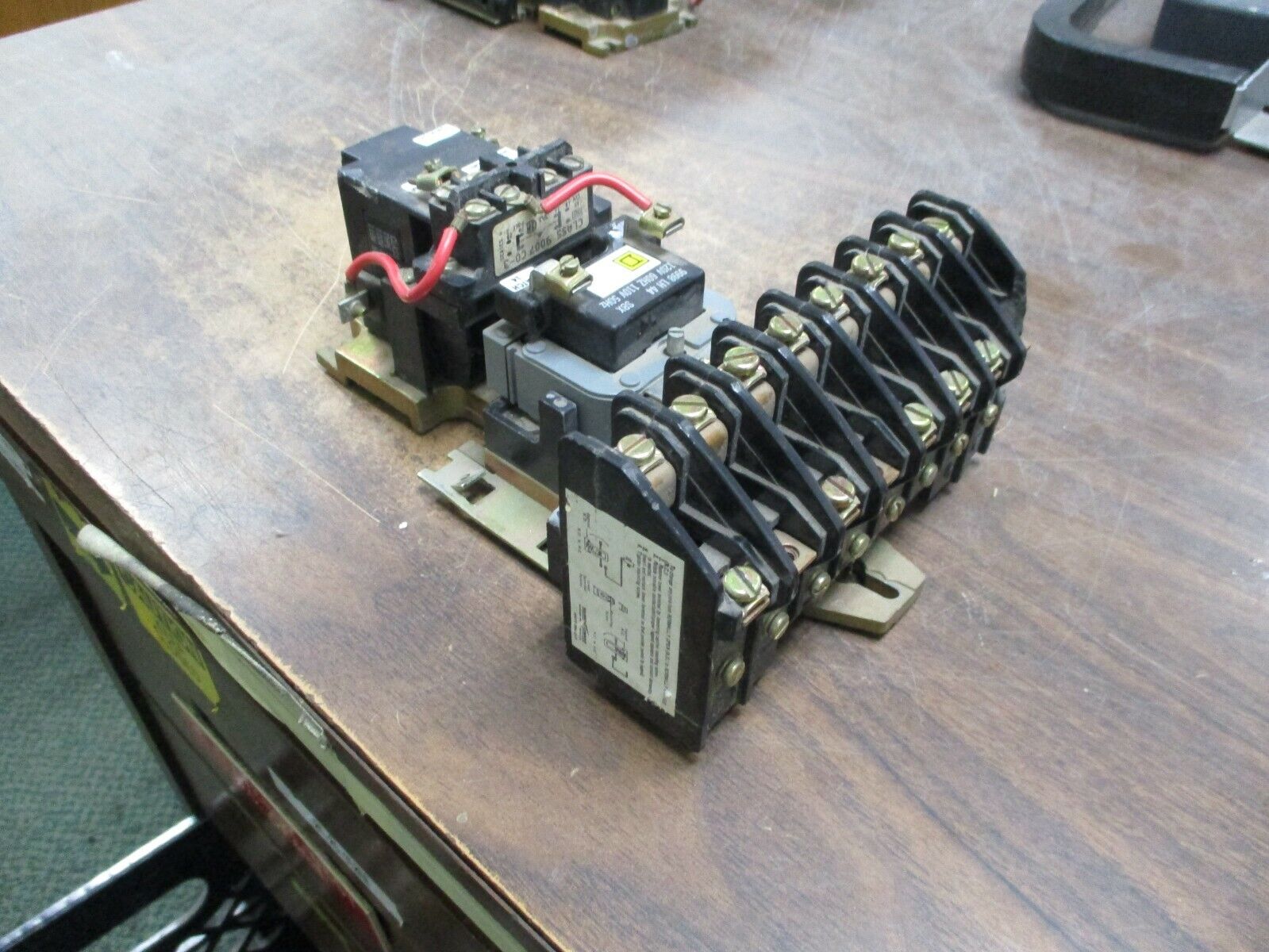 Square D Lighting Contactor 8903 LXO1200 120V Coil 30A 600V *Chipped Insulator*