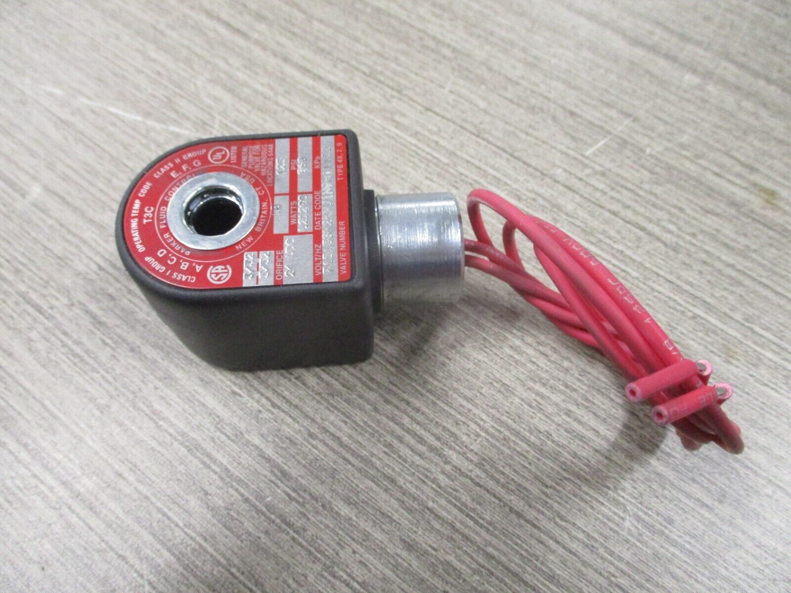 Parker Solenoid 71315SN2KNJ1N0H111C2 24 VDC 125 PSI 10 W Used