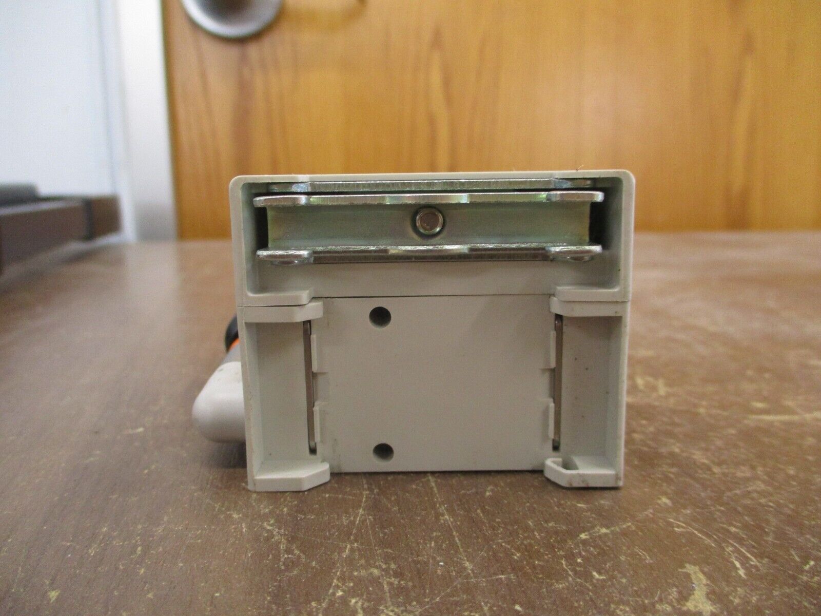 SMC Regulator ARM11AB1-R67-AZ Range: 0-150 PSI Used