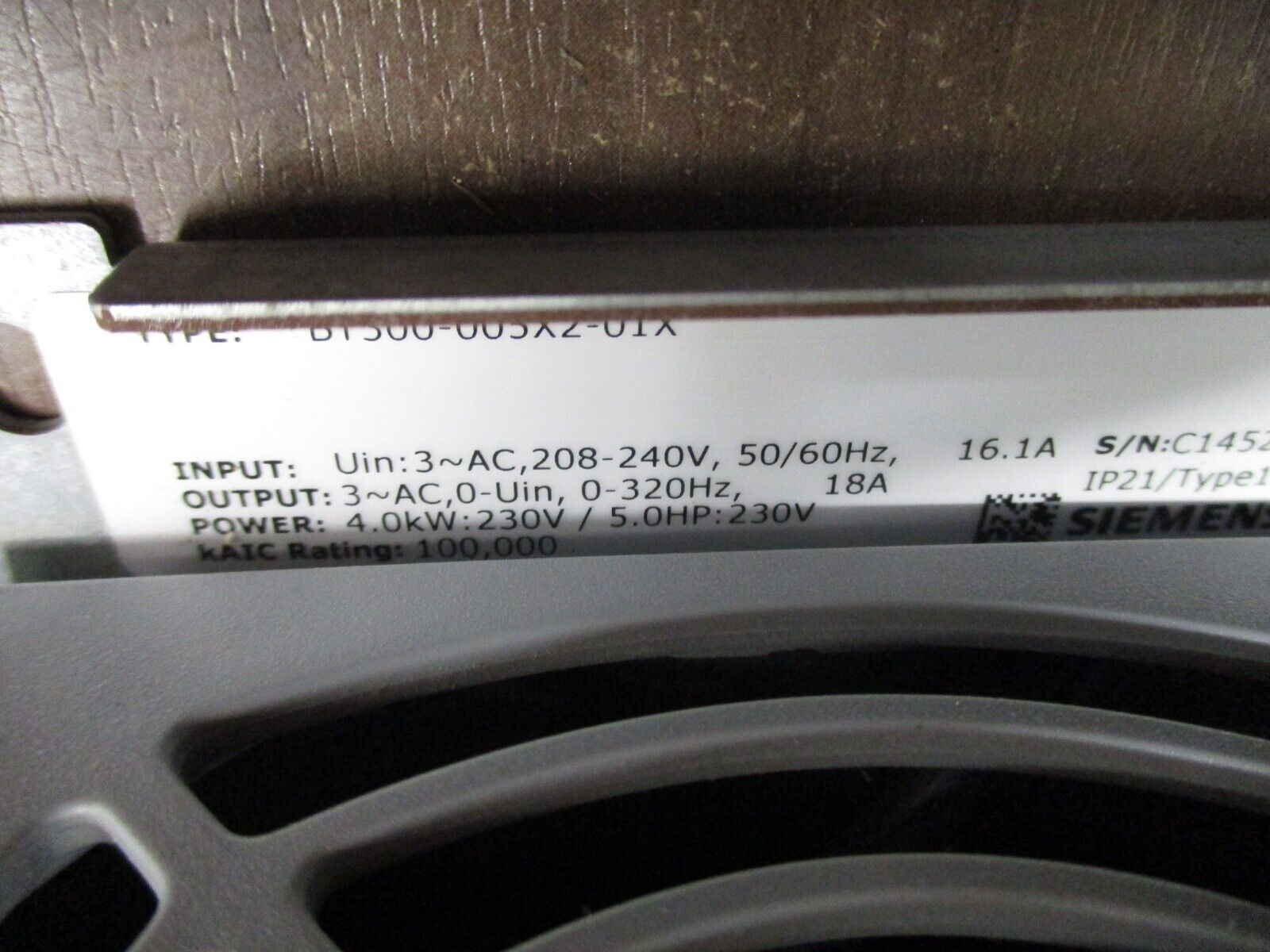 Siemens AC Drive BT300-005X2-01X 5HP 3Ph Output: 0-Uin 0-320Hz 18A w/ Keypad