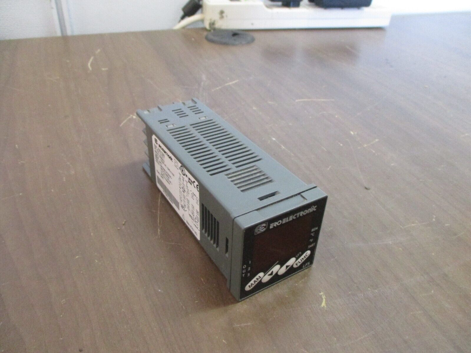 Ero Electronic Temperature Controller LFS931133000 100/240V 50/60Hz 8VA Used