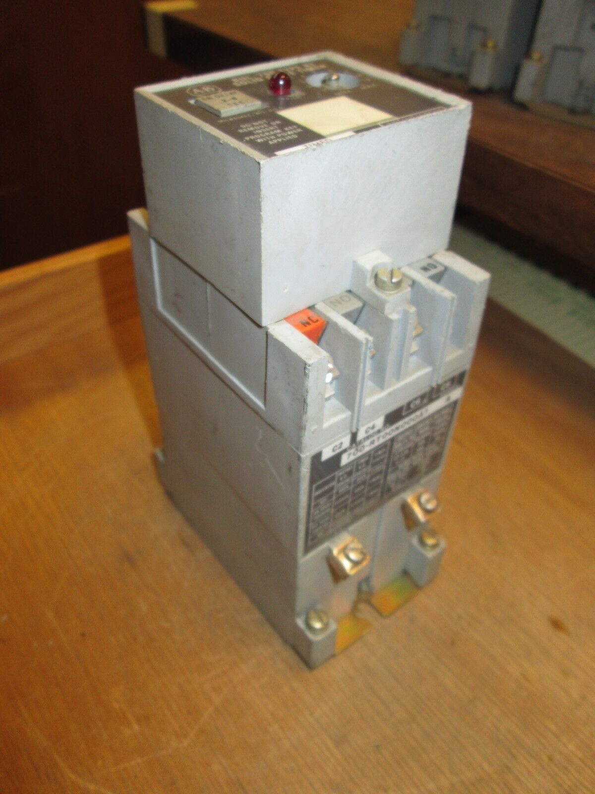 Allen-Bradley  Solid State Timer  700-RT00N000A1  Range 2-120 Sec  Used
