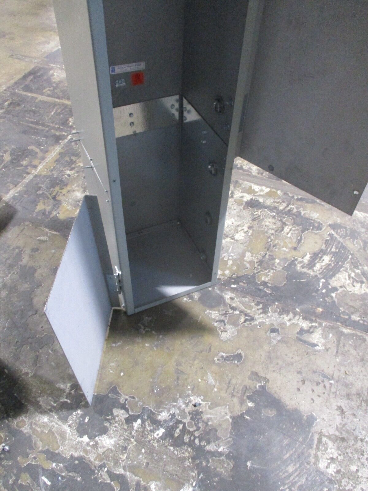 AMP Wireway Size: 10" x 10" Length: 75" *No Cover Screws* Used