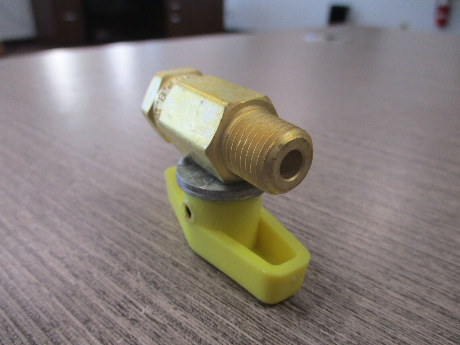 SMC Quick Change Propane Valve G-LP 250 PSI New Surplus