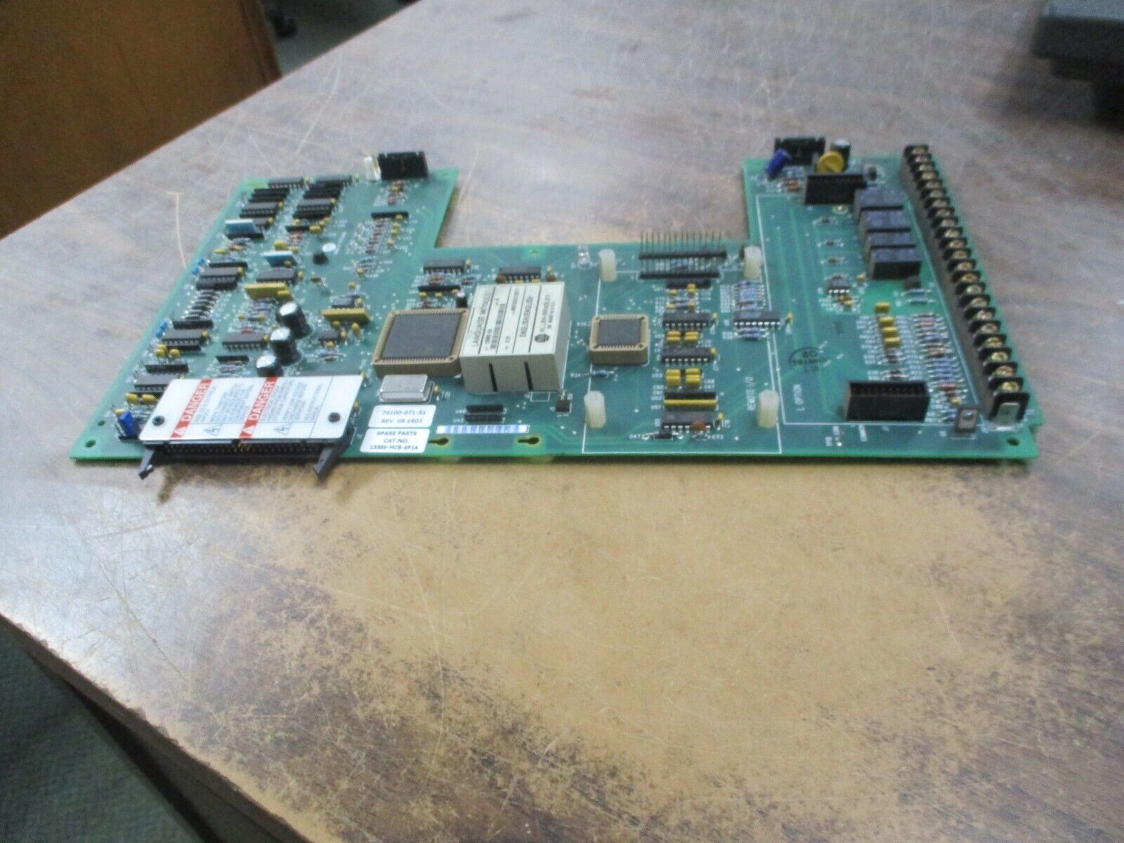 Allen-Bradley Drive Control Board 74100-071-51 Rev. 09 w/ Eng. Language Module