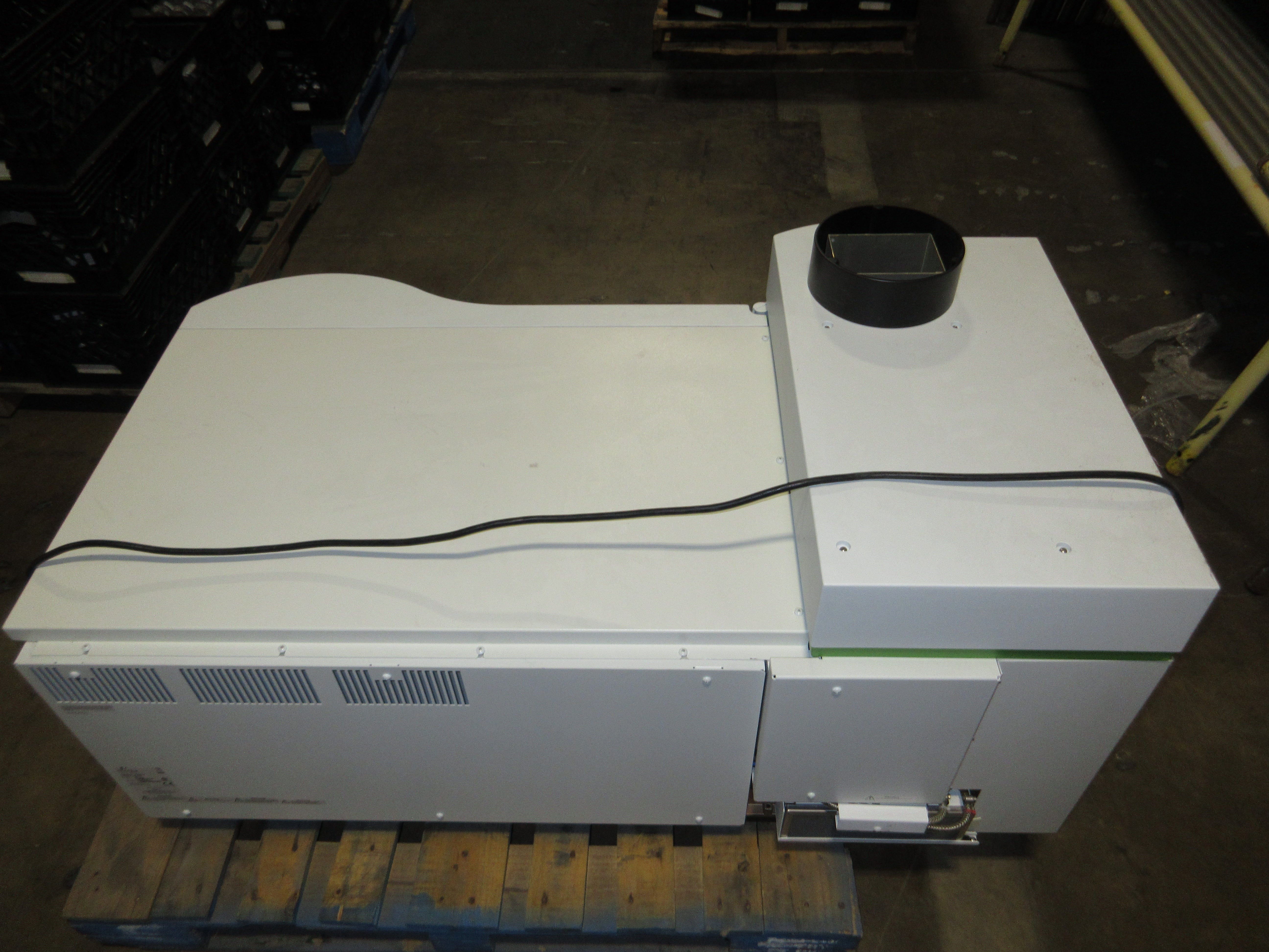 Perkin Elmer Optima 7300V Spectometer N0770797 200-254VAC 50/60Hz 2800VA Used