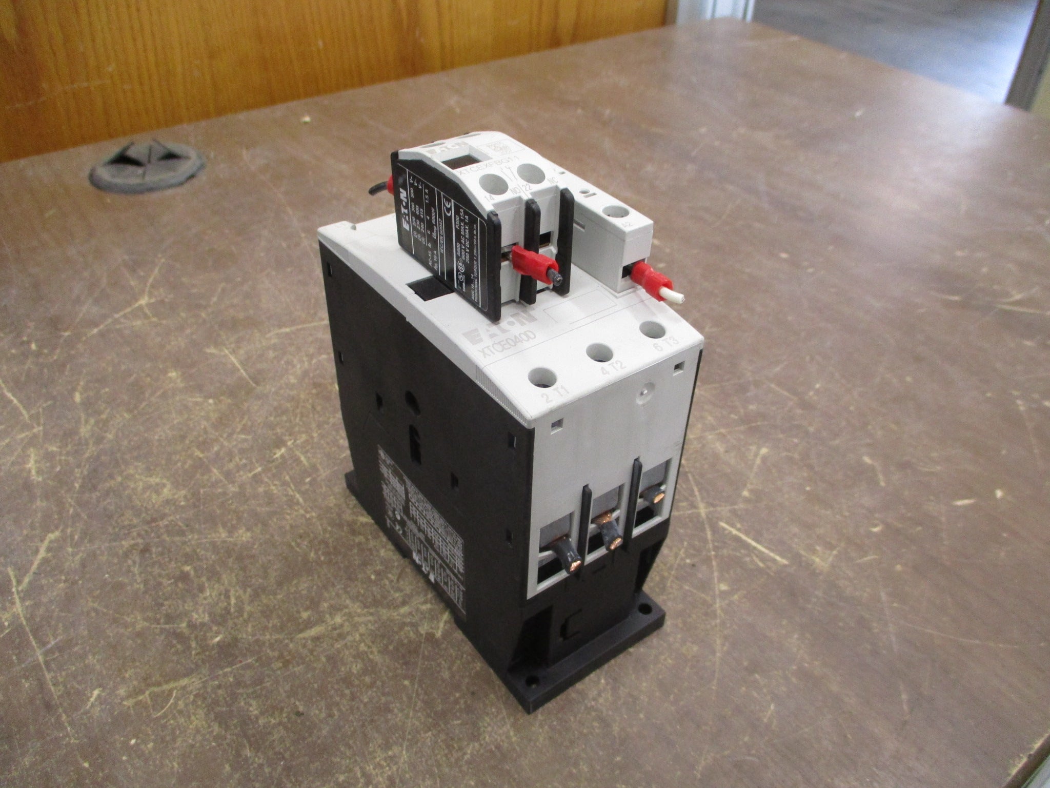 Eaton Contactor XTCE040D 120V Coil 55A 600W w/ Aux Contact Block Used