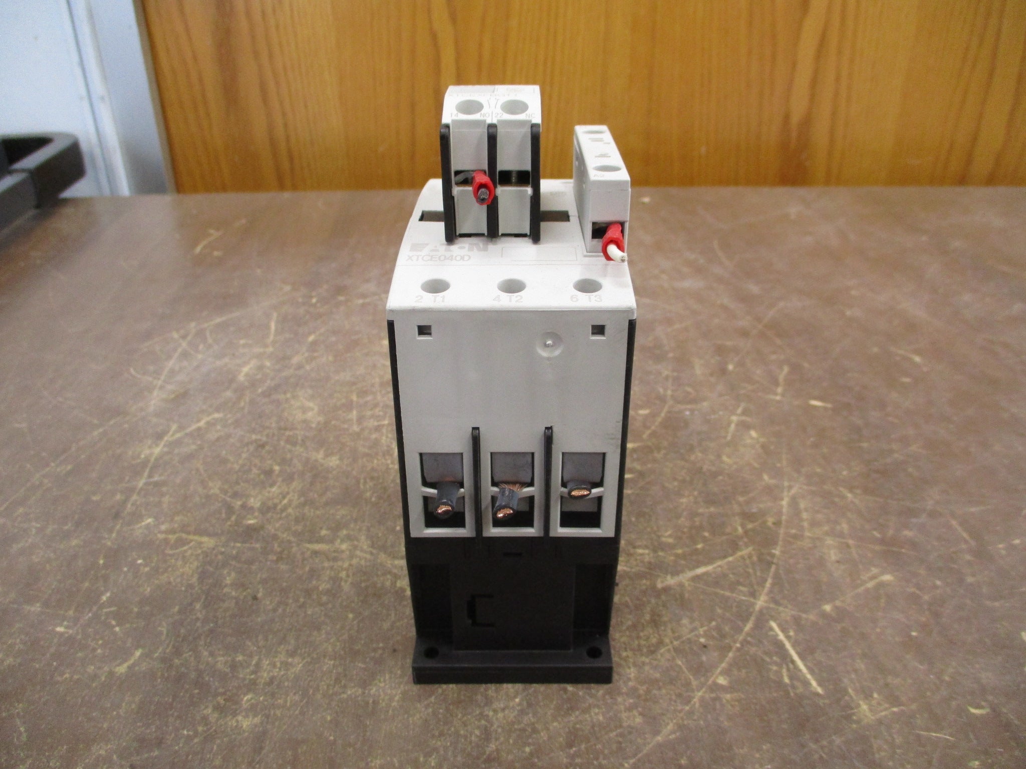 Eaton Contactor XTCE040D 120V Coil 55A 600W w/ Aux Contact Block Used