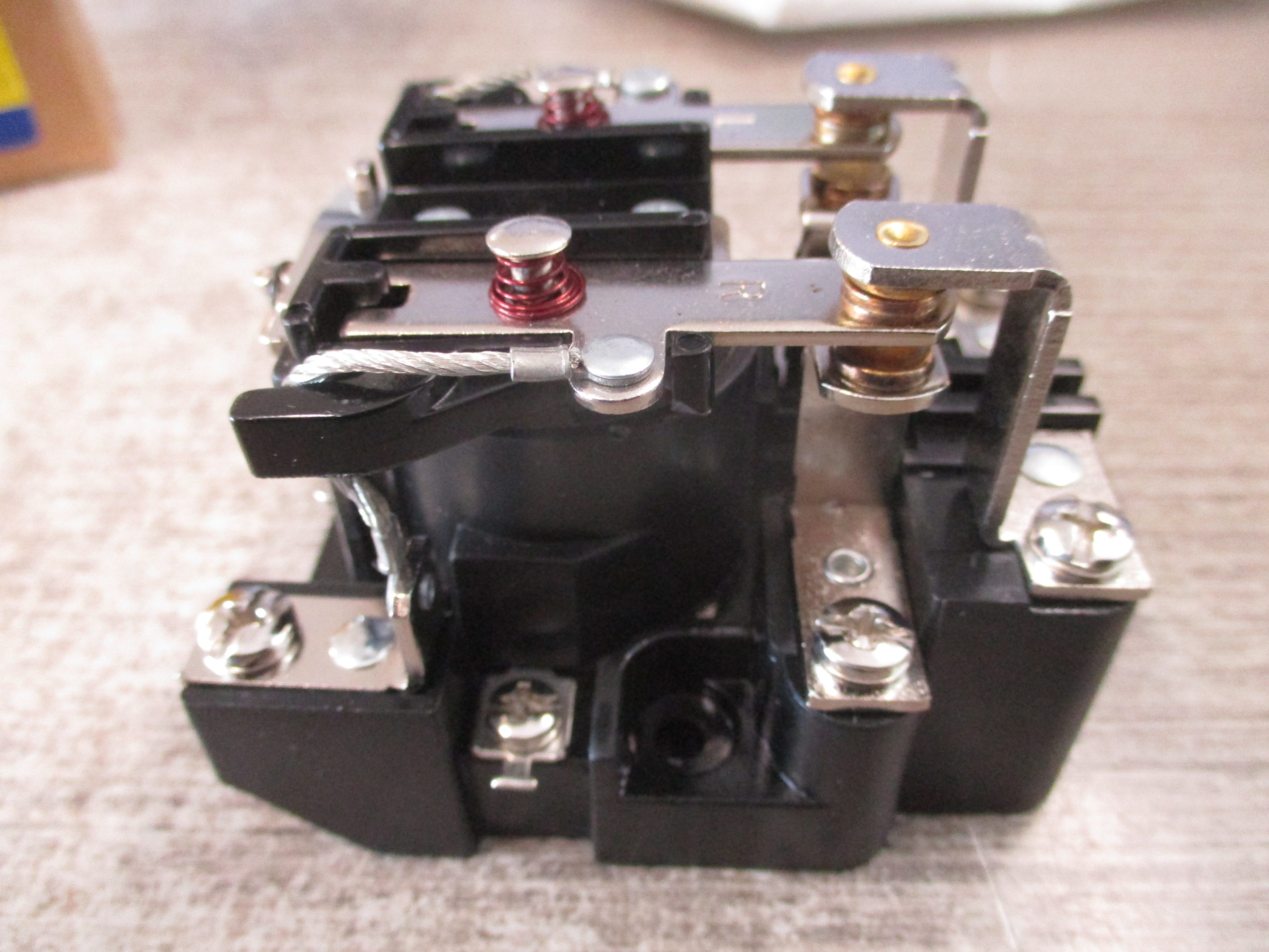 Square D Power Relay 8501C016V24 Ser. D 240V Coil New Surplus