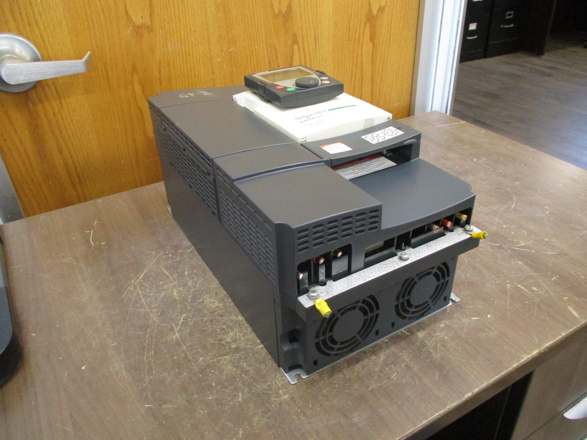 Schneider Electric Altivar 61 AC Drive ATV61HD15N4 20HP 3Ph w/ Keypad Used