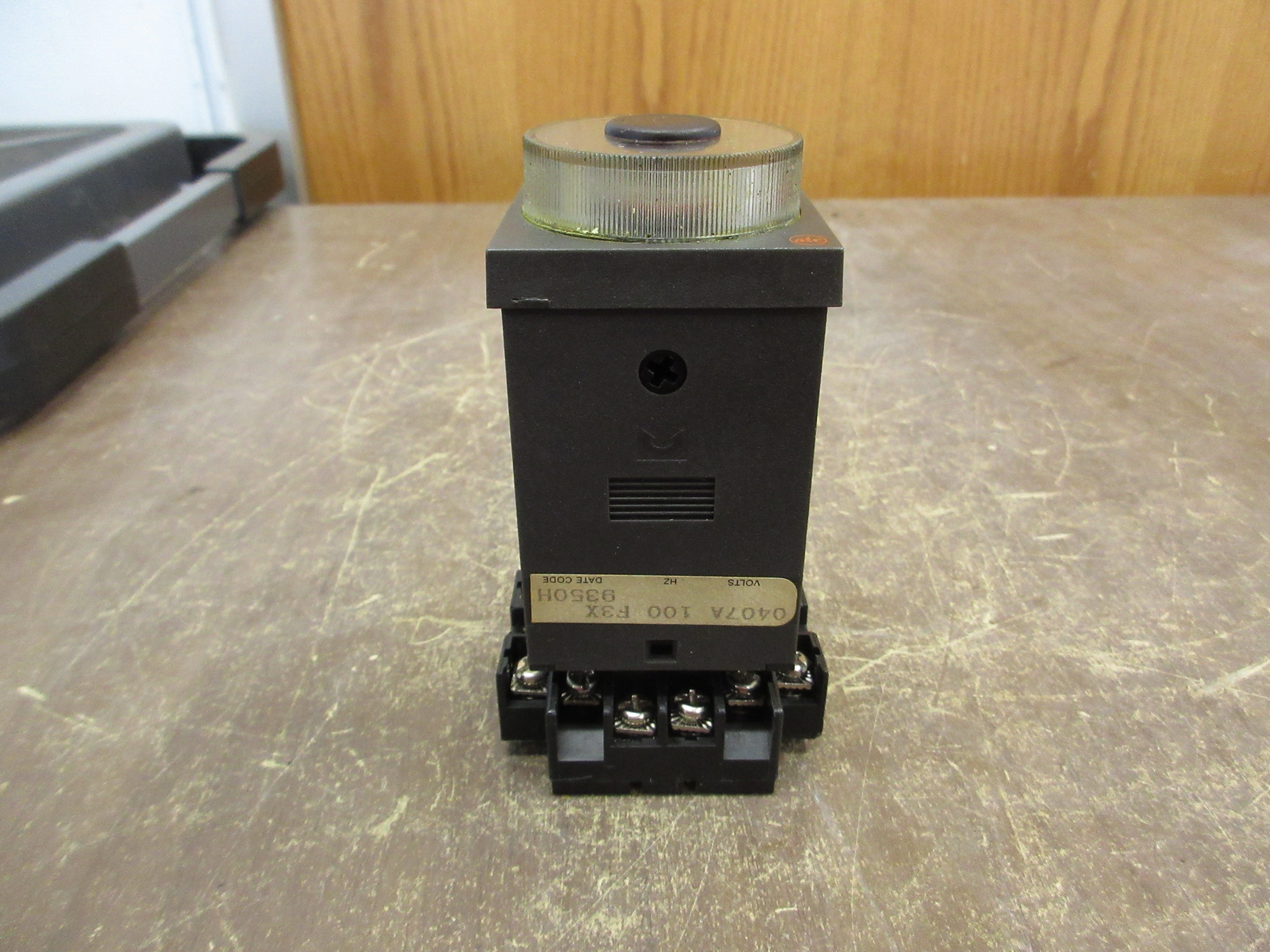 ATC Series 407 Timer 0407A 100 F3X w/ Base *Missing (1) Terminal Screw* Used