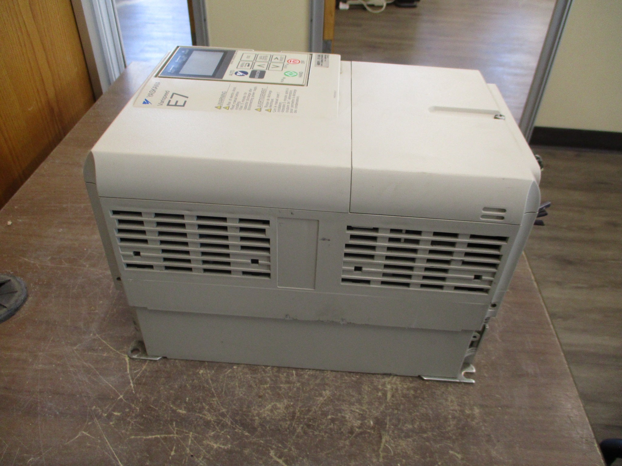 Yaskawa Varispeed E7 AC Drive CIMR-E7U49P0 15HP 3Ph w/ Keypad Used