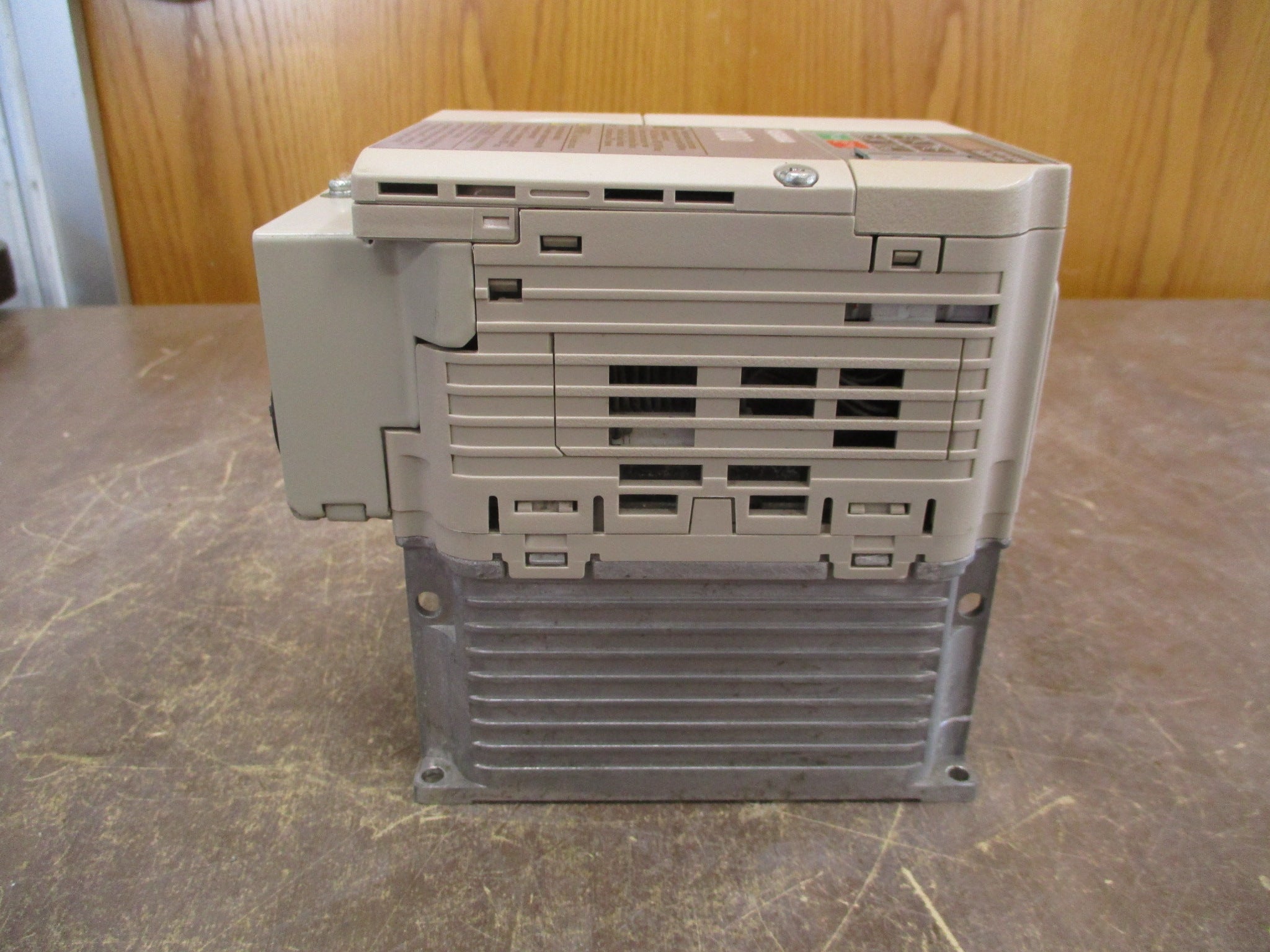 Yaskawa V1000 AC Drive CIMR-VU4A0004FAA Rev. D 1HP w/ Keypad Used
