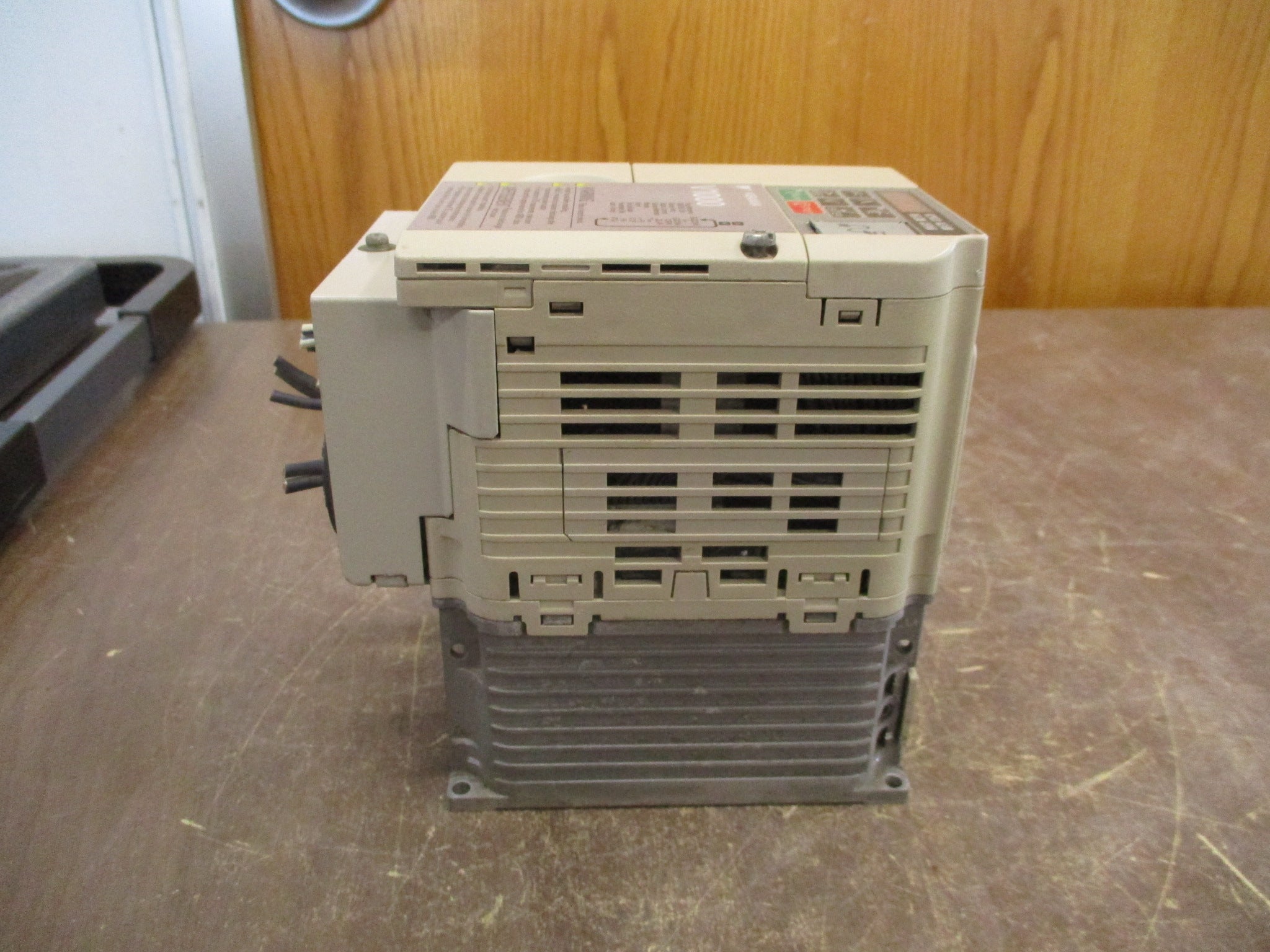 Yaskawa V1000 AC Drive CIMR-VU4A0005FAA Rev. A 3HP 3Ph Used