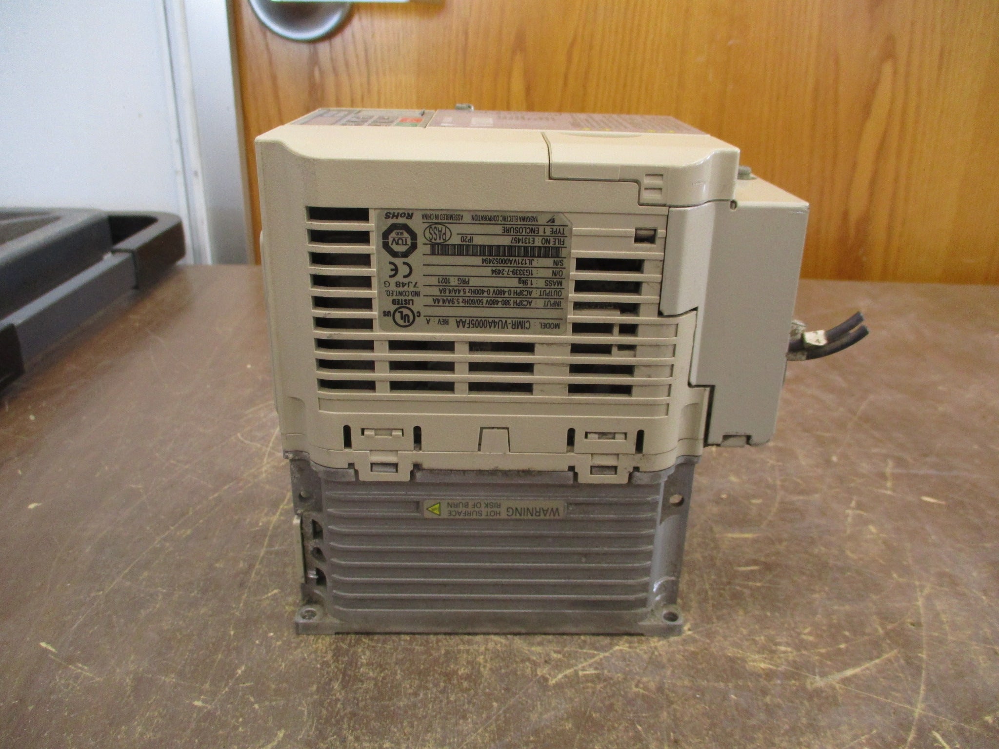 Yaskawa V1000 AC Drive CIMR-VU4A0005FAA Rev. A 3HP 3Ph Used