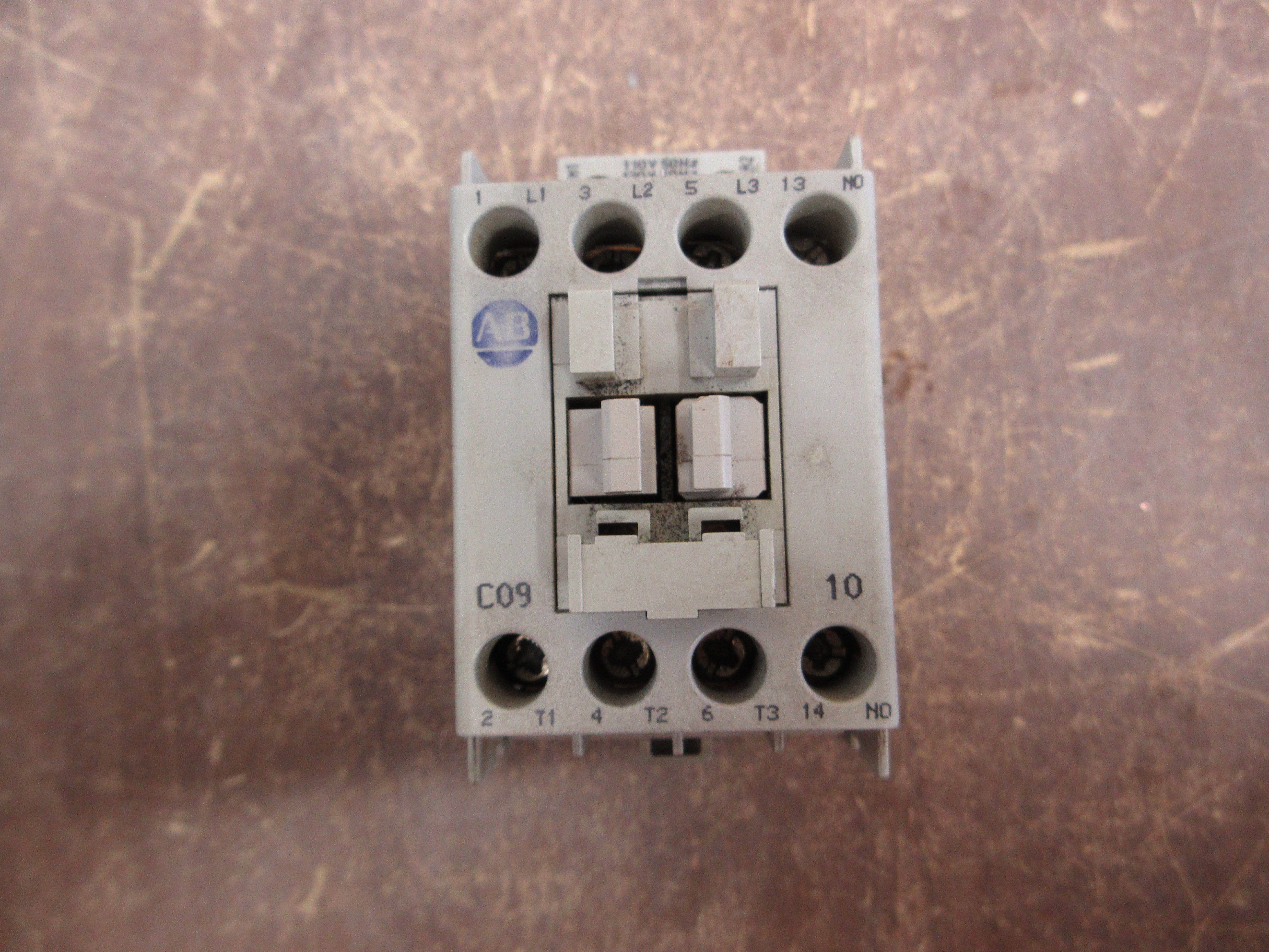 Allen-Bradley Contactor 100-C09*10 25A 120V Coil *Cracked* Used