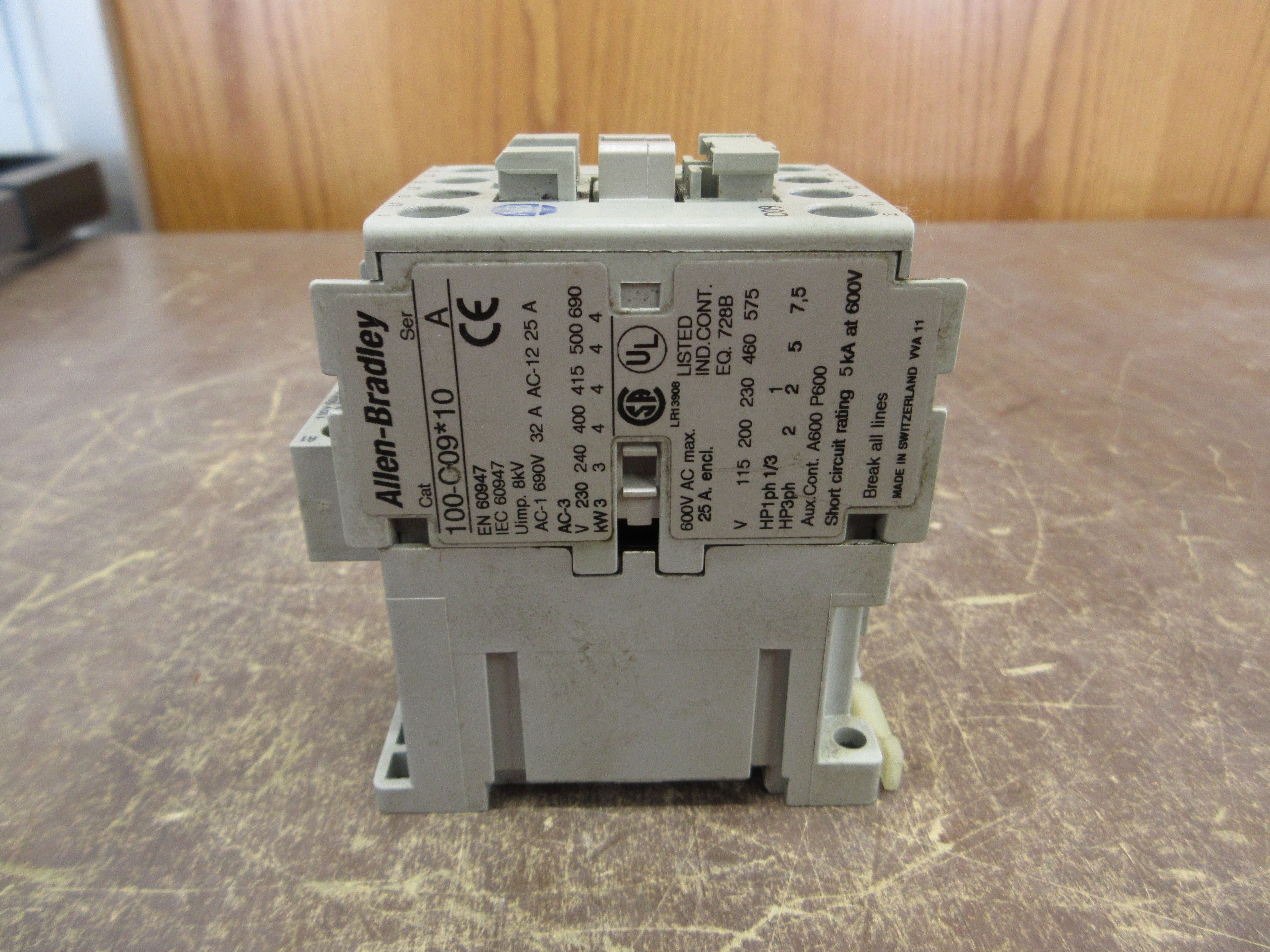 Allen-Bradley Contactor 100-C09*10 25A 120V Coil *Cracked* Used