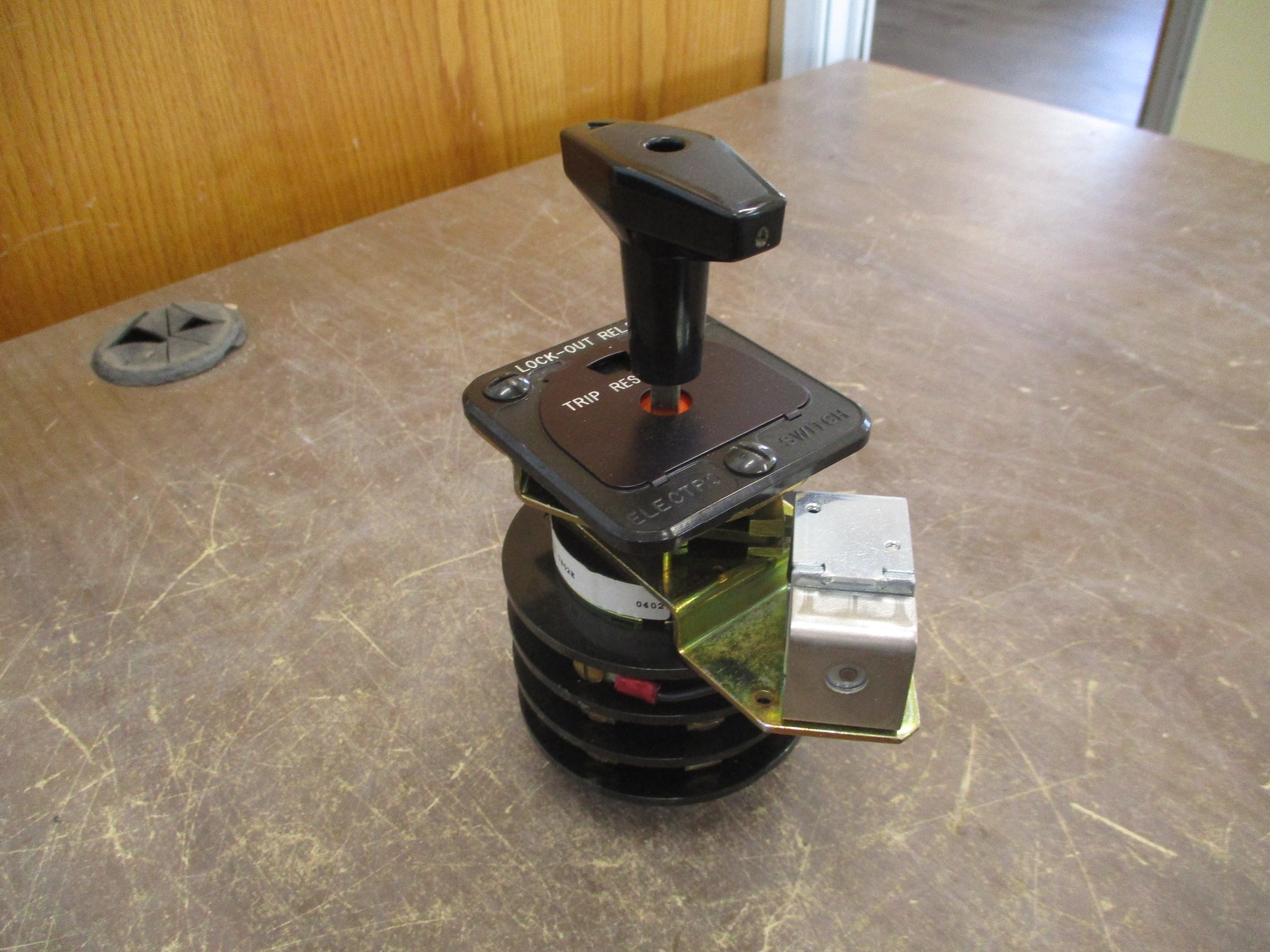 Electroswitch Series 24 Lock-Out Relay Rotary Switch 7802E 125VDC Used