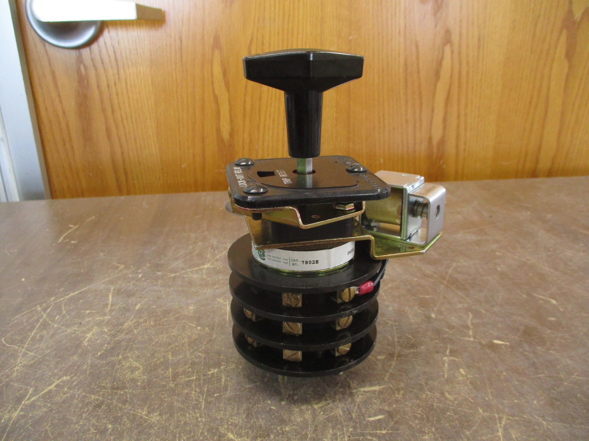 Electroswitch Series 24 Lock-Out Relay Rotary Switch 7802E 125VDC Used