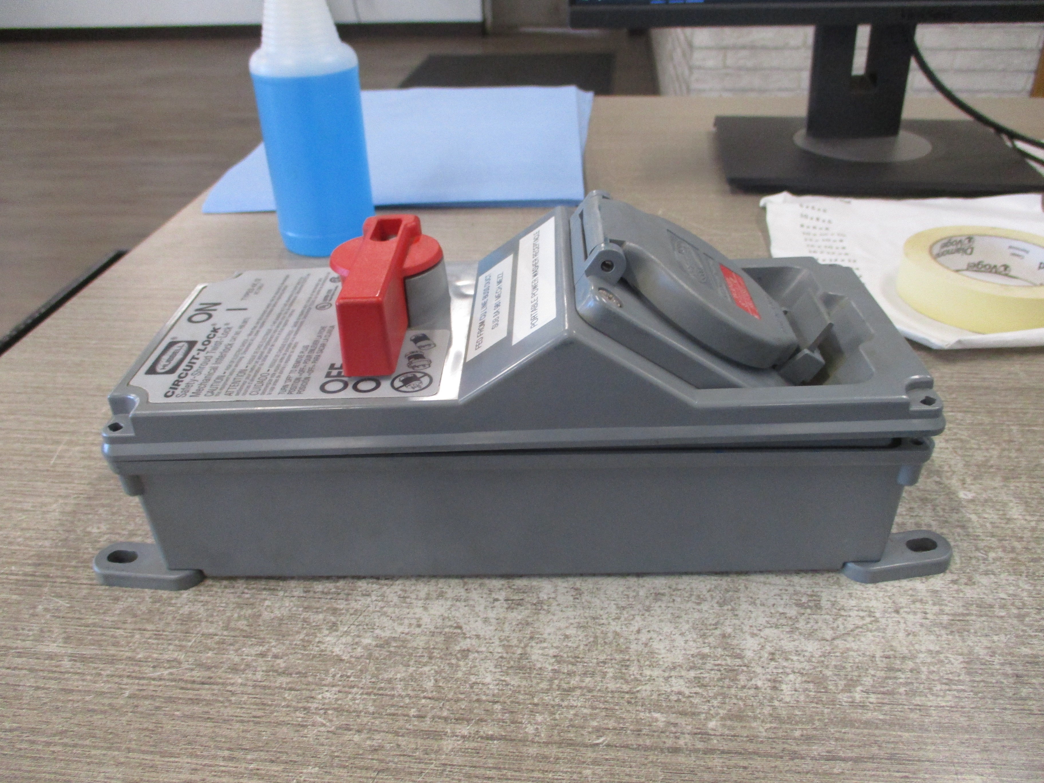 Hubbell Circuit-Lock Mechanical Interlock HBLMITL/HBL2730SW 30A 3Ph 480V *No Cover Screws* Used