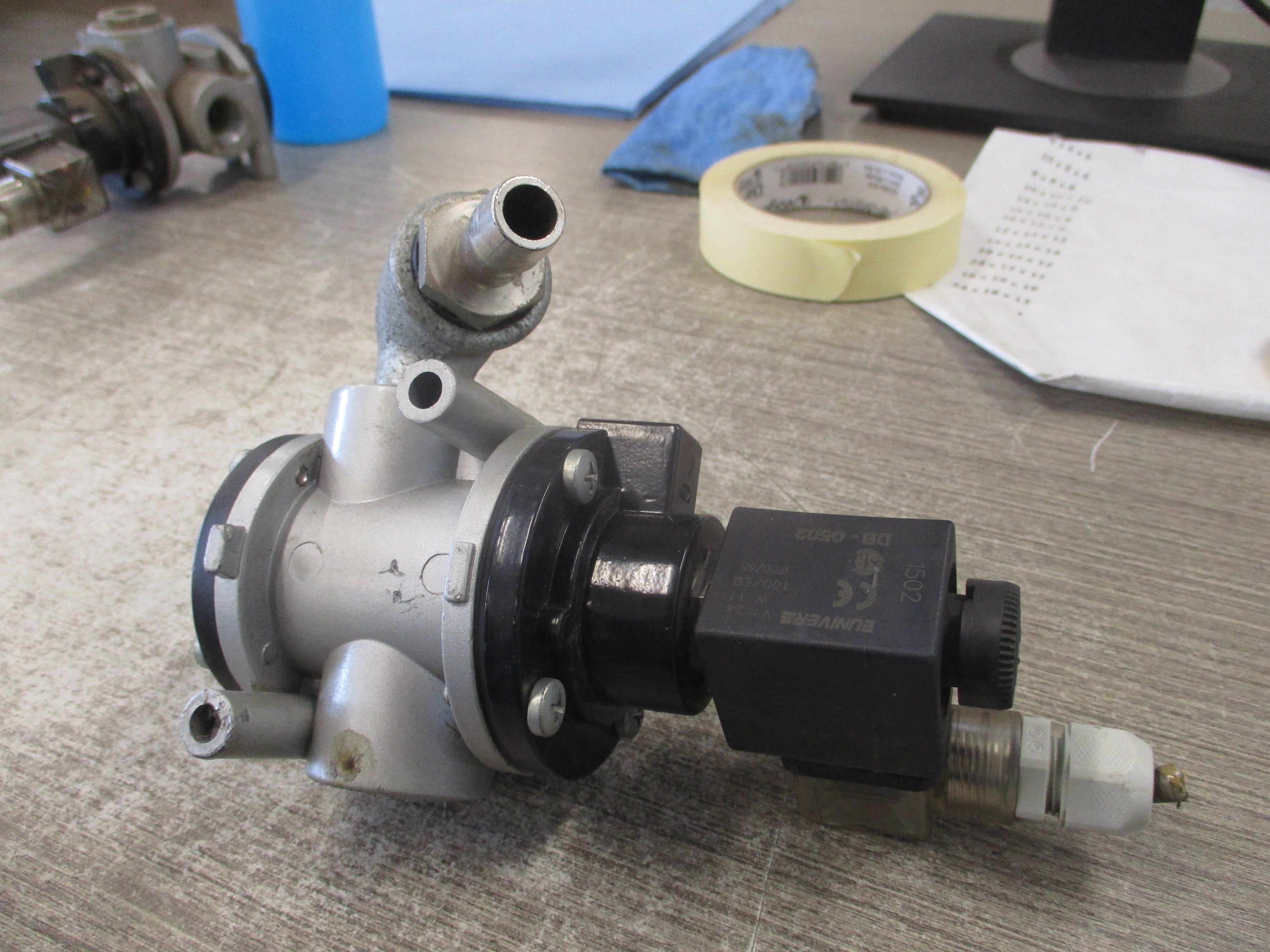 Univer Poppet Valve AF-2530 24V Coil Used