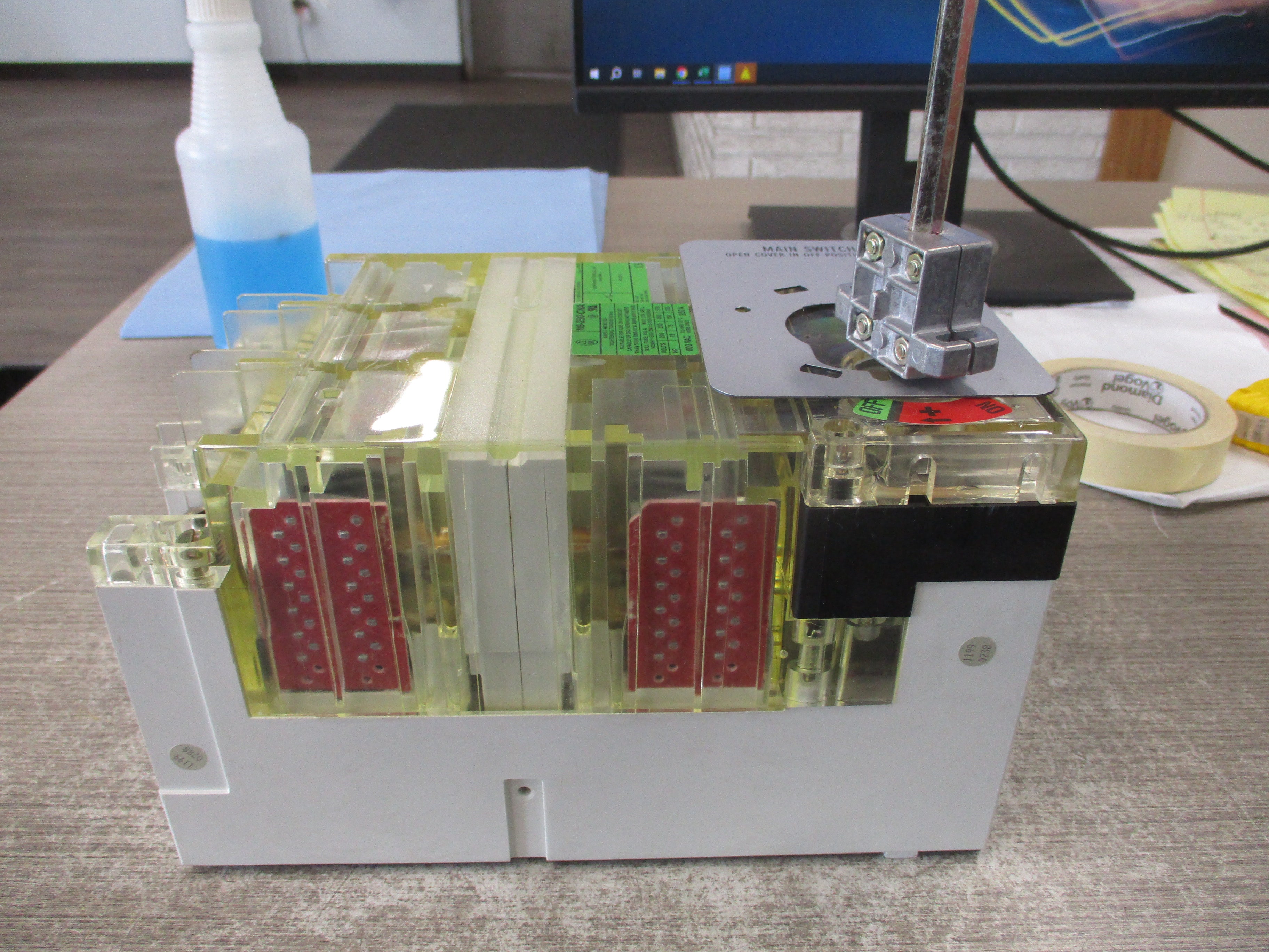 Klockner Moeller Breaker Disconnect N9-250-CNA 250A 600V Used