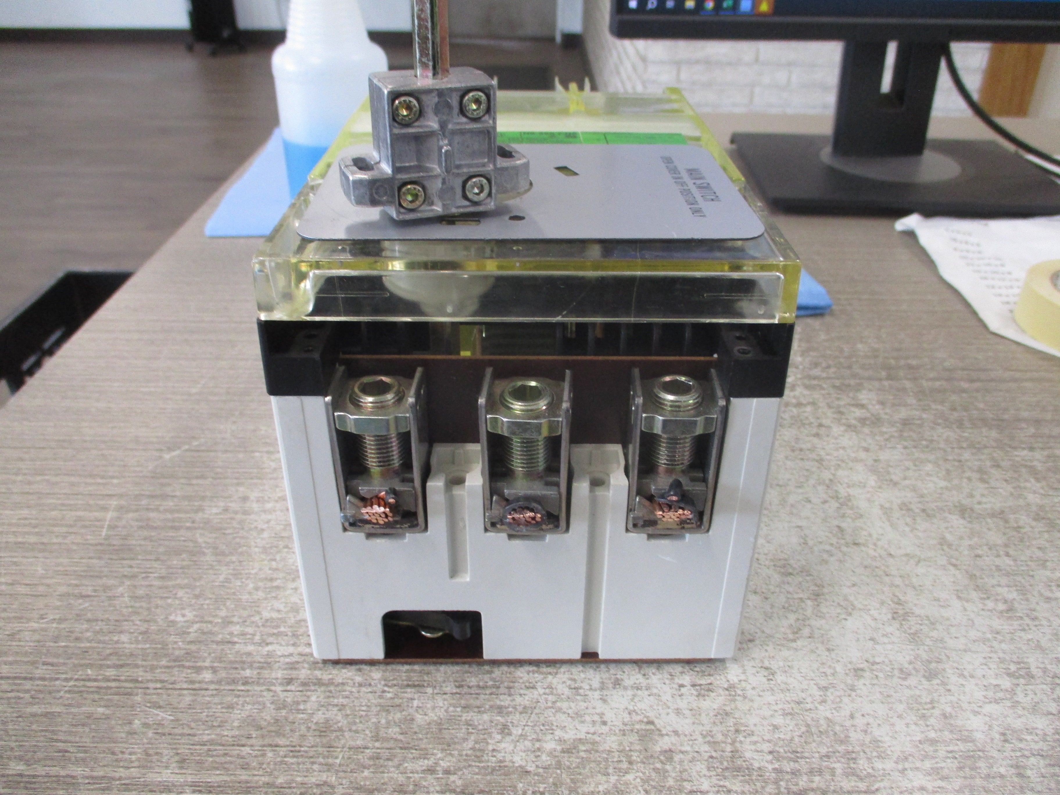 Klockner Moeller Breaker Disconnect N9-250-CNA 250A 600V Used