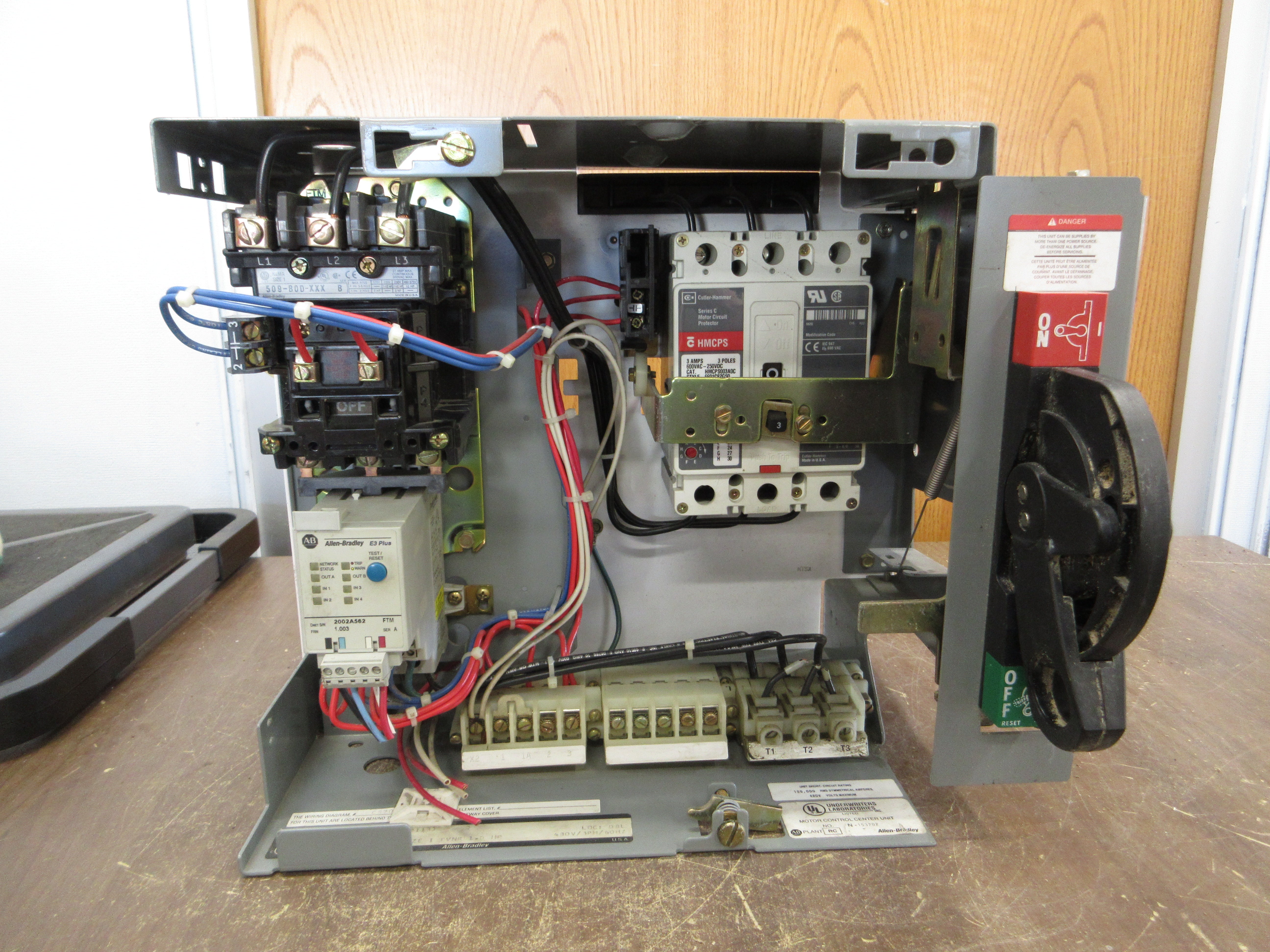 Allen-Bradley Size 1 MCC Bucket YUGWQY923/1AS 480V 3Ph 60Hz 120V Coil w/ Door