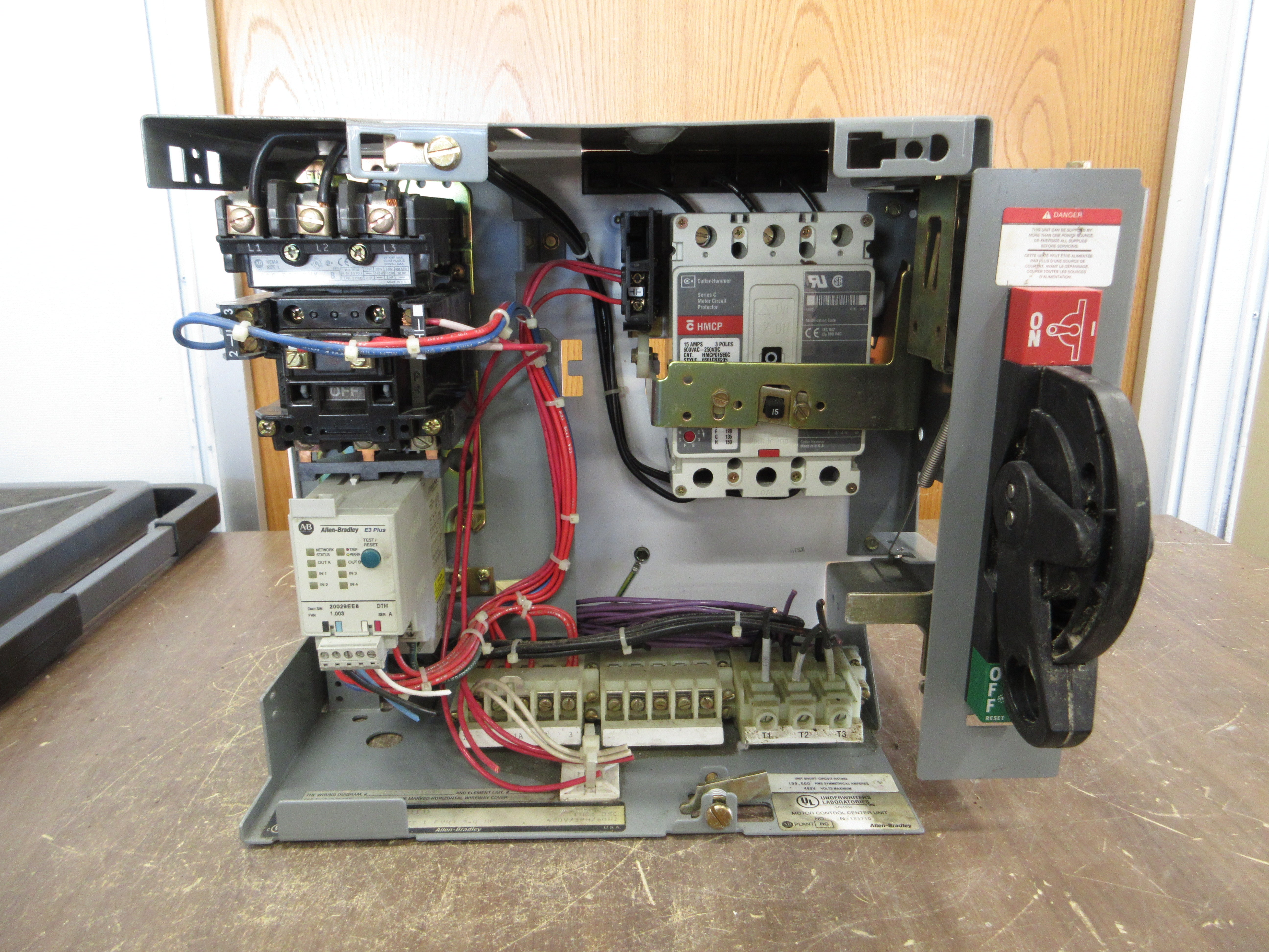 Allen-Bradley Size 1 MCC Bucket YUGWQY923/1AV 480V 3Ph 60Hz 120V Coil w/ Door