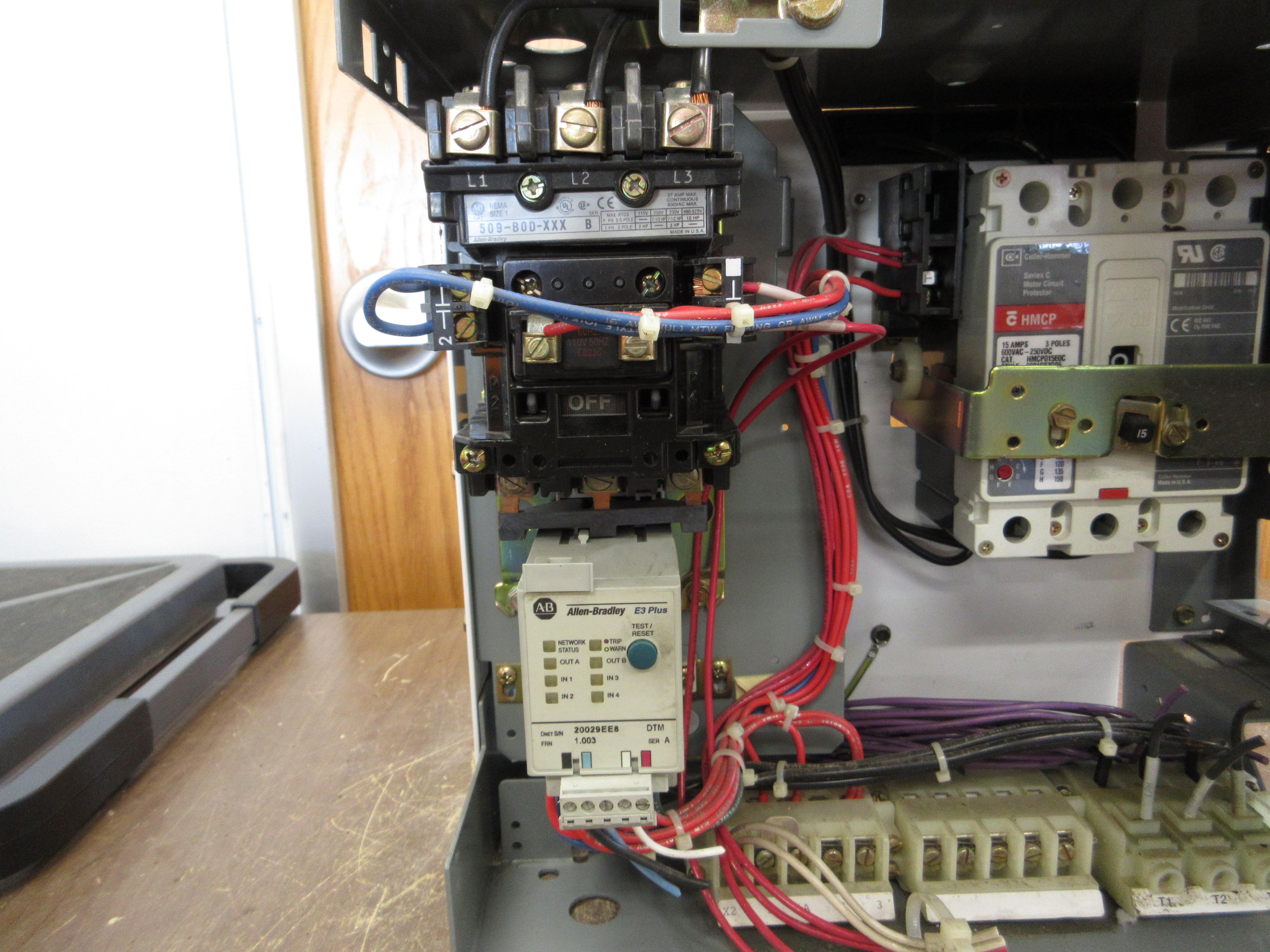Allen-Bradley Size 1 MCC Bucket YUGWQY923/1AV 480V 3Ph 60Hz 120V Coil w/ Door