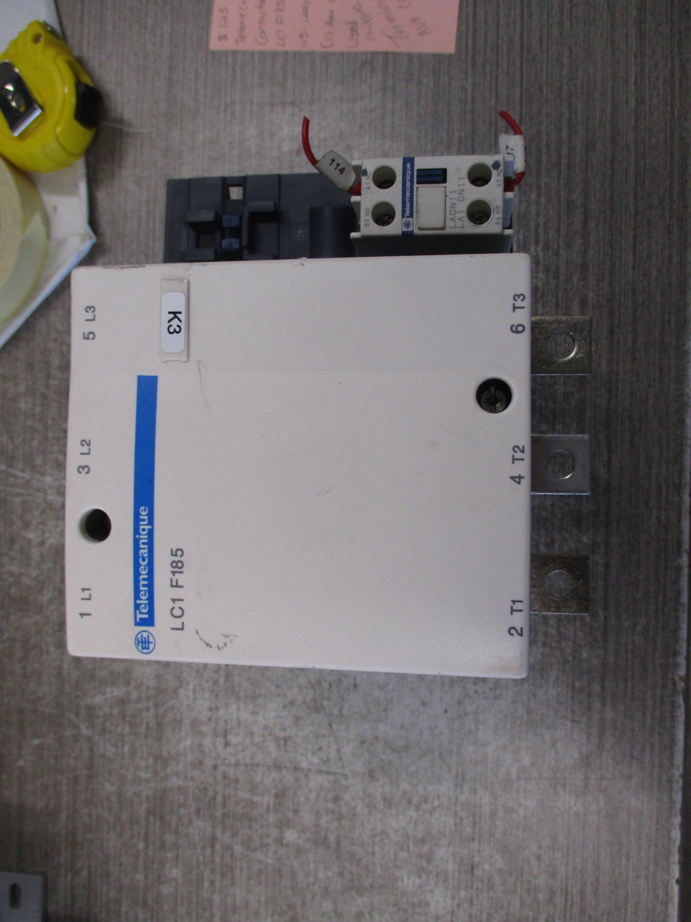 Telemecanique Contactor LC1 F185 115-120V Coil (1) Aux Contact Block *Chipped Terminal Aux Cover* Used