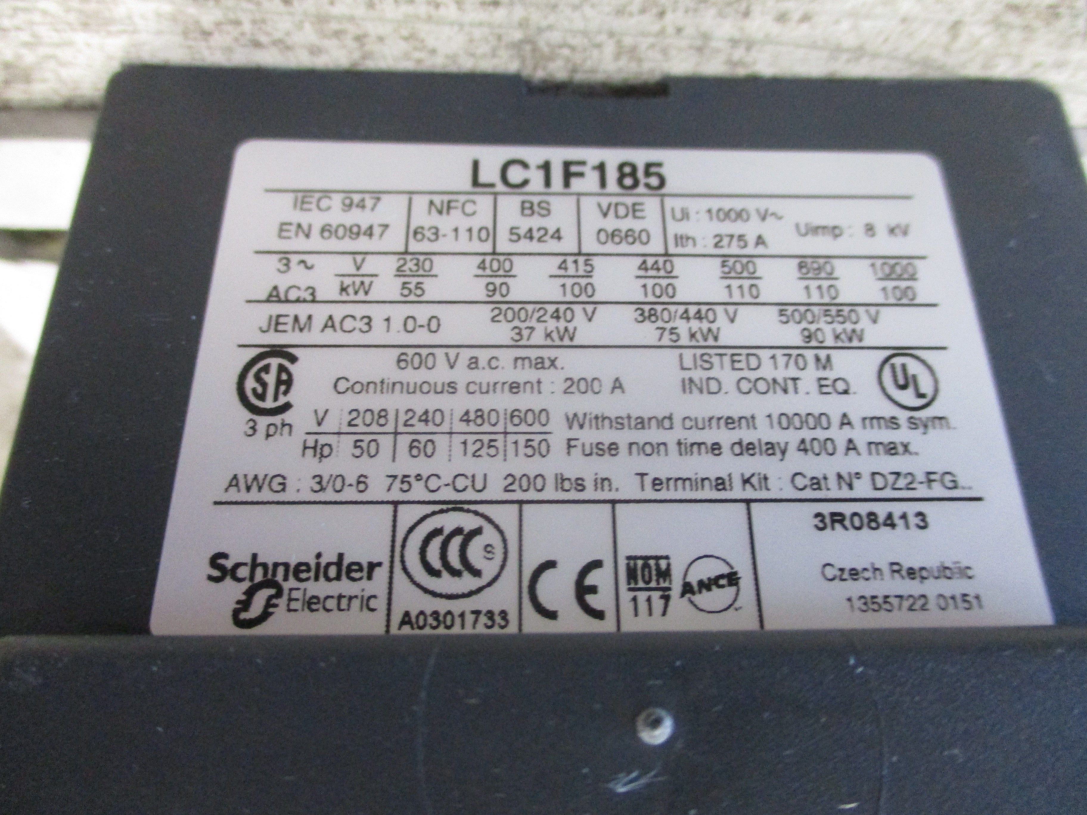 Telemecanique Contactor LC1 F185 115-120V Coil (1) Aux Contact Block *Chipped Terminal Aux Cover* Used