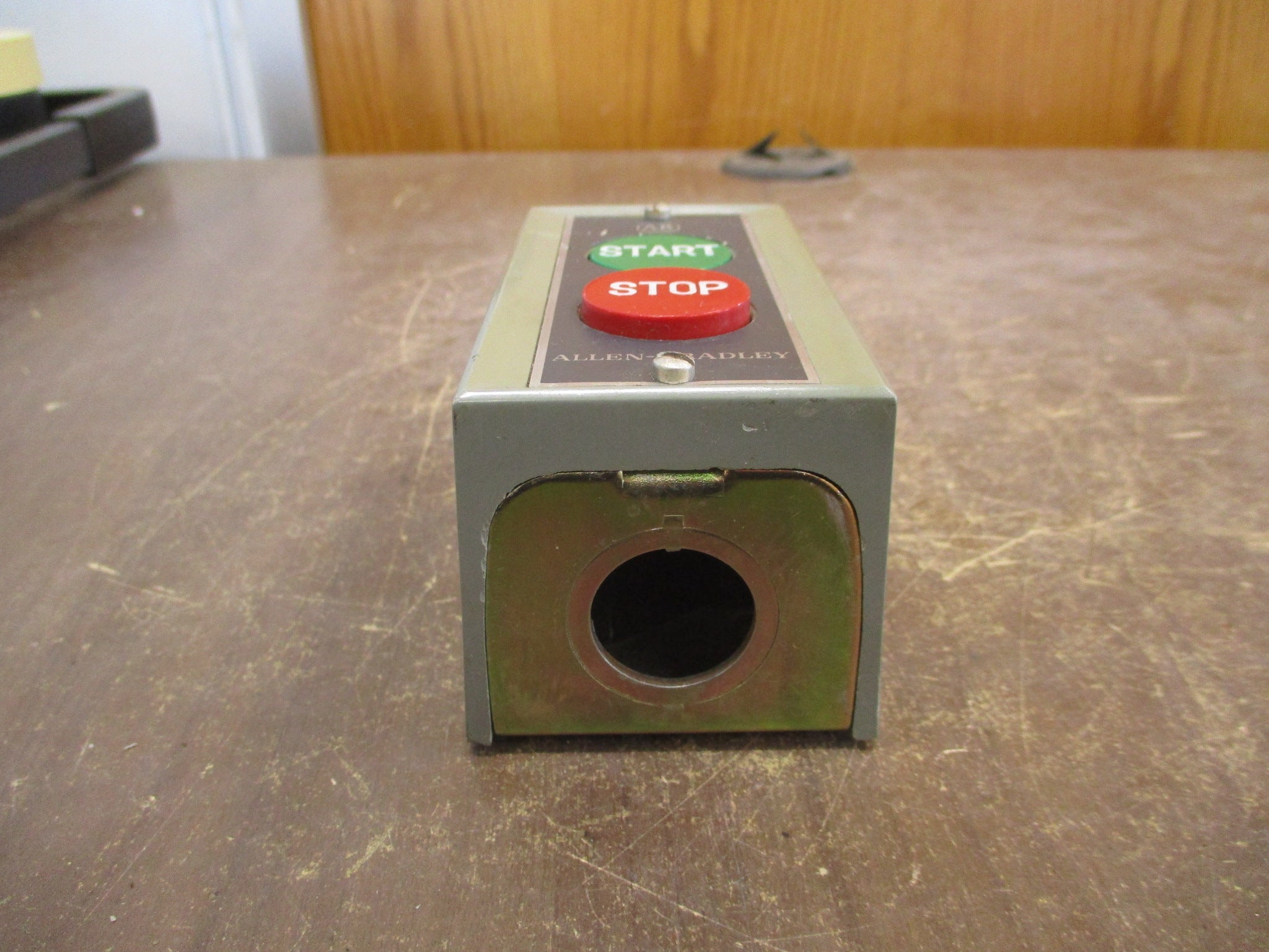 Allen-Bradley Start-Stop Control Station 800S-2SA Ser. M 600V Used