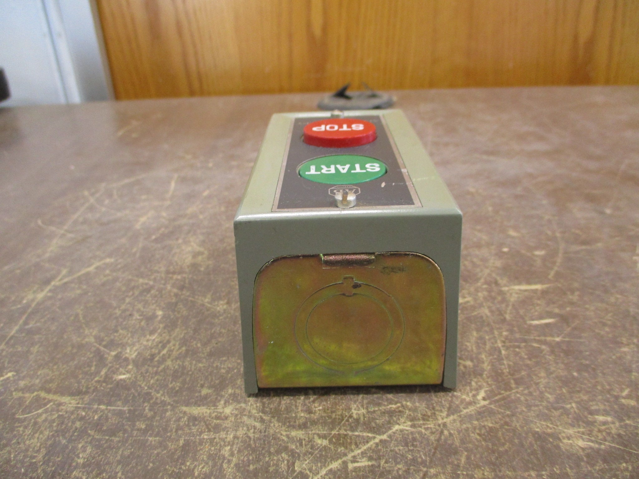 Allen-Bradley Start-Stop Control Station 800S-2SA Ser. M 600V Used