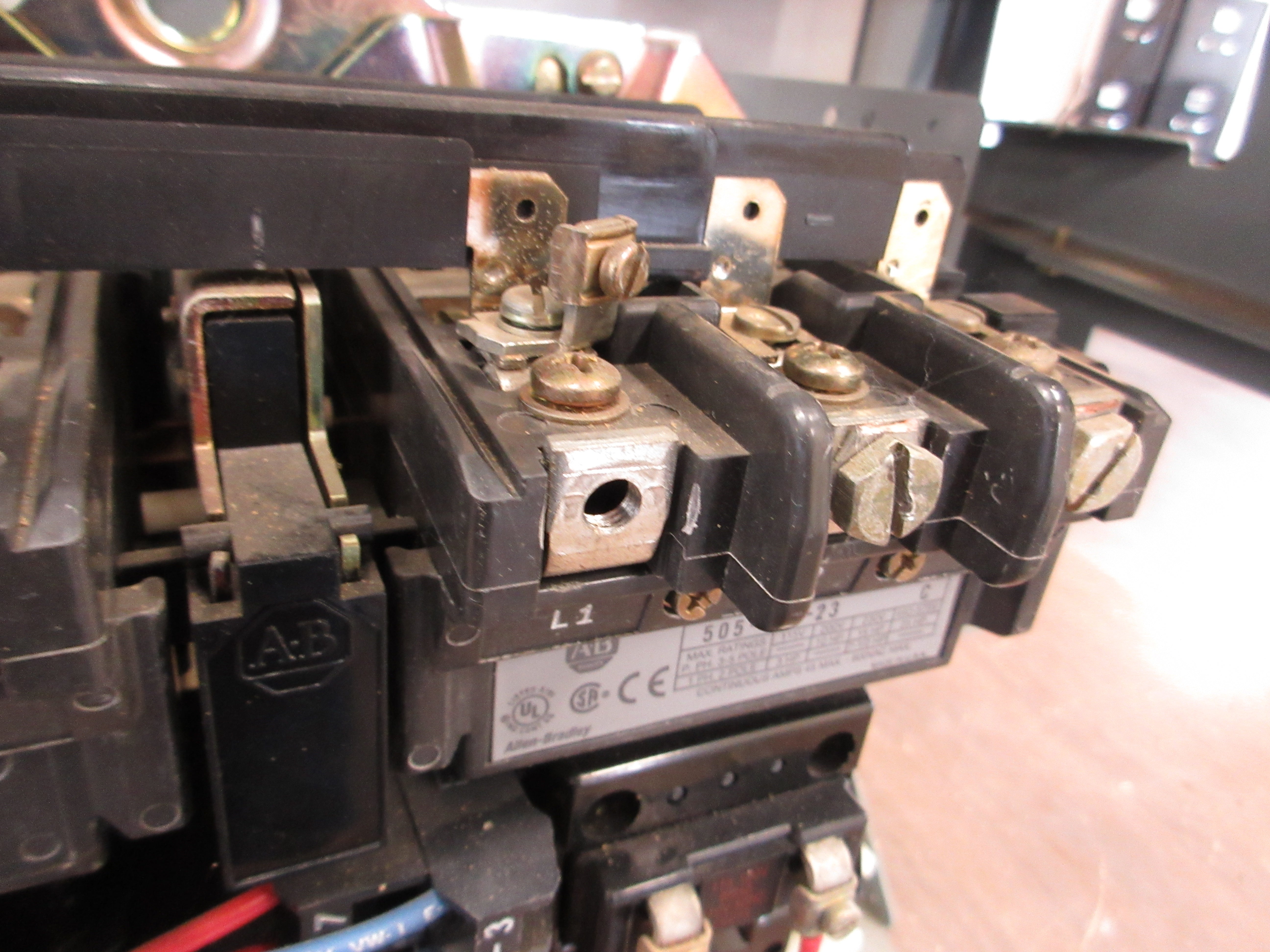 Allen-Bradley Size 2 Reversing MCC Bucket YUGWQY923/1AY 480V 3Ph 60Hz 120V Coil