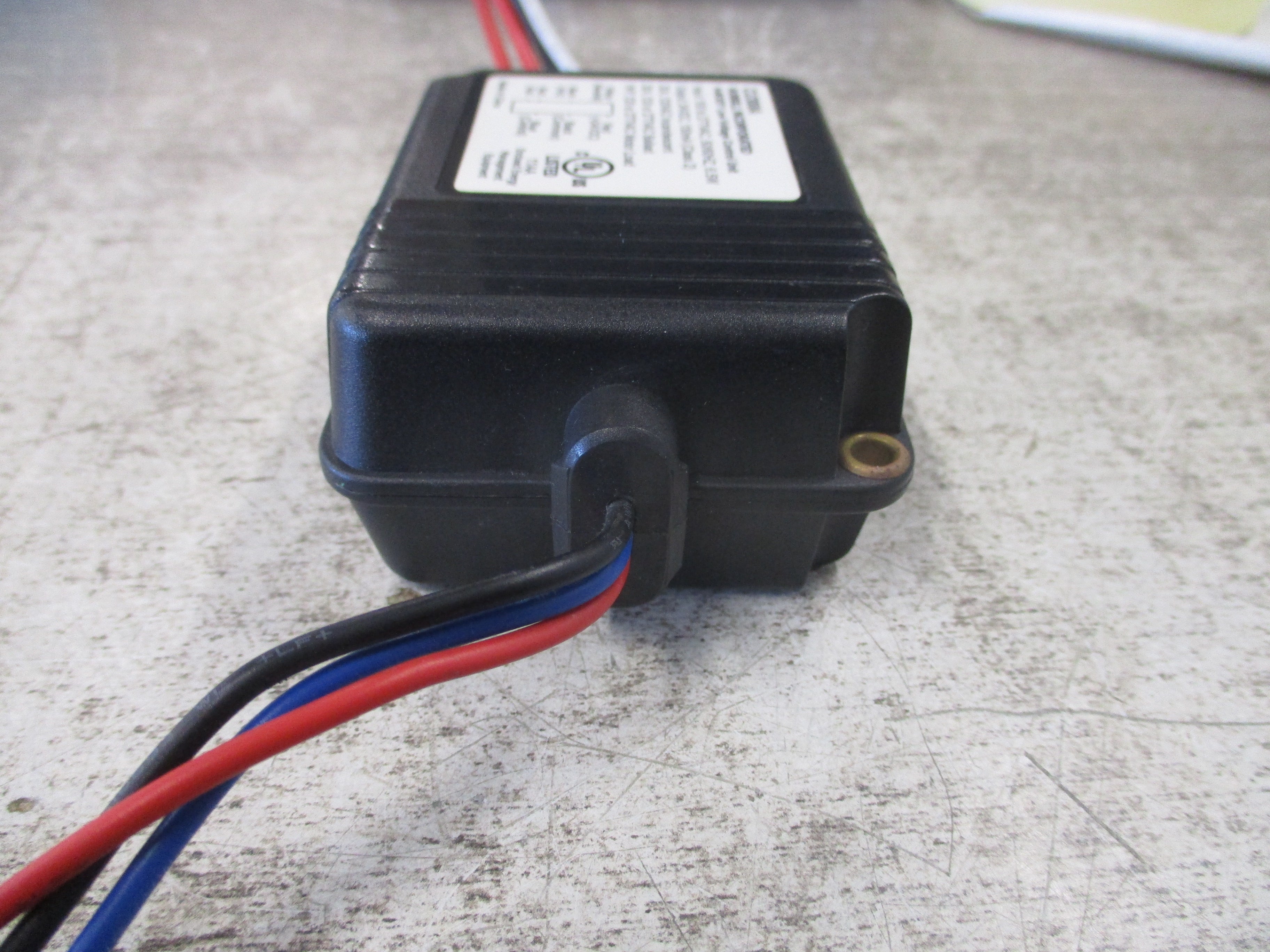 Hubbell H-Moss Low Voltage Control Unit CU300A Input: 100-277VAC 50/60Hz 6.5W Output: 24VDC 150mA Used