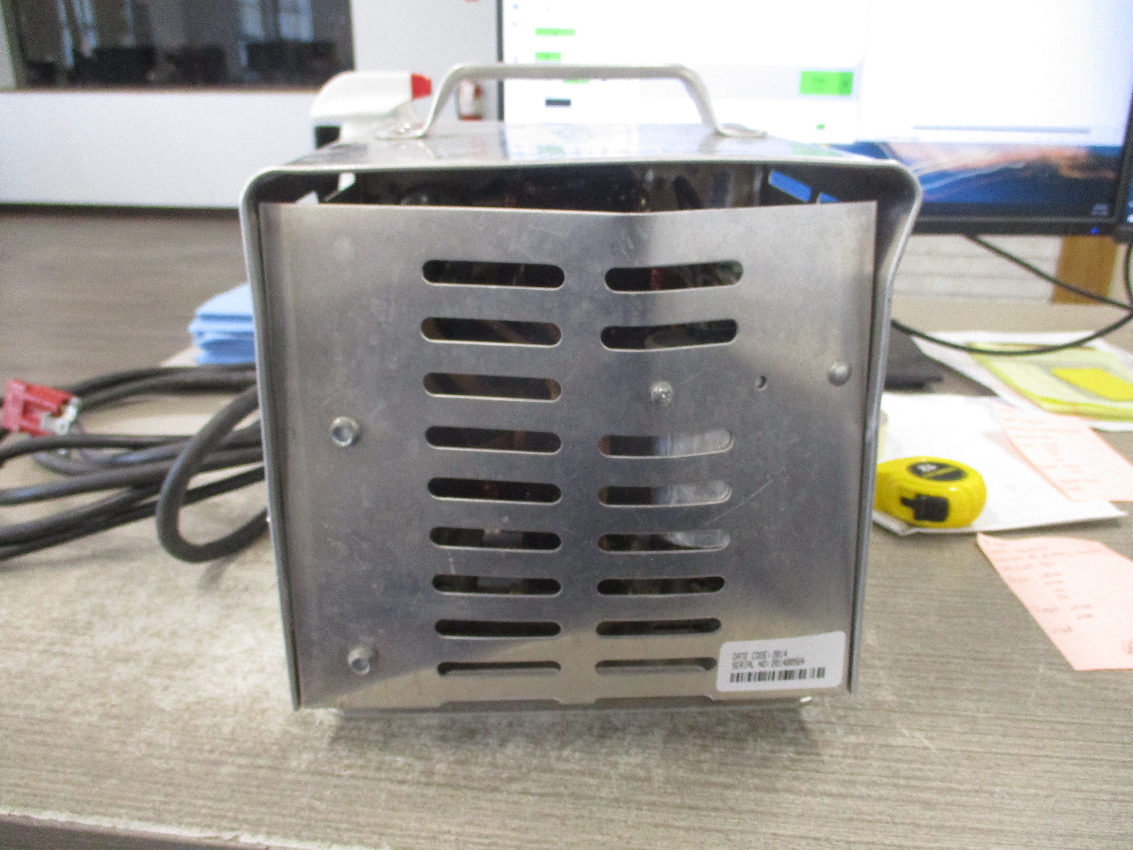 Lester Electrical Lestronic II Battery Charger 24LC25-8ET Input: 115VAC 60Hz 1Ph 9A Output: 24VDC 25A *Dented Back* Used