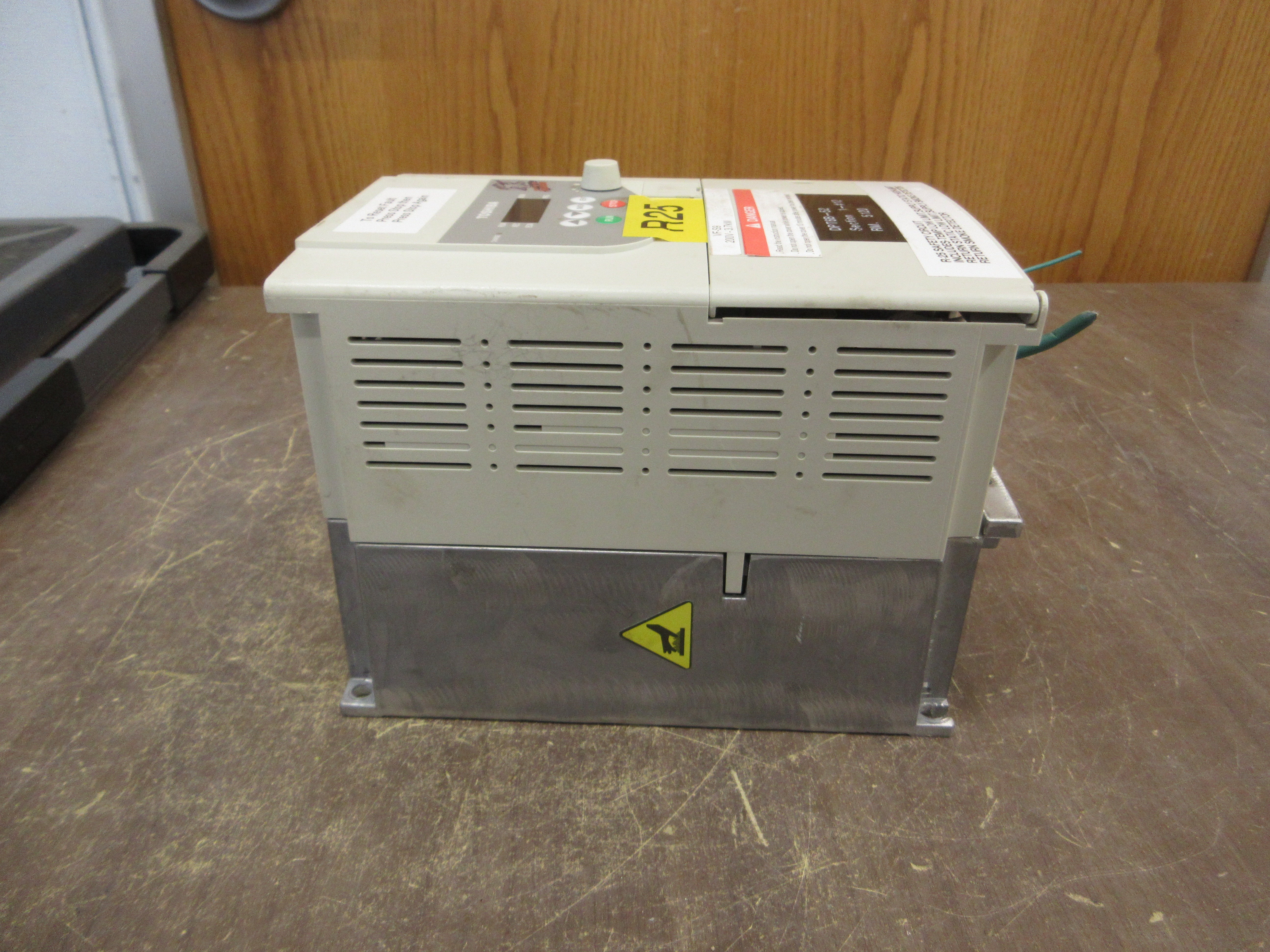 Toshiba AC Drive VFS9-2037PM-WN 5HP 3Ph Used