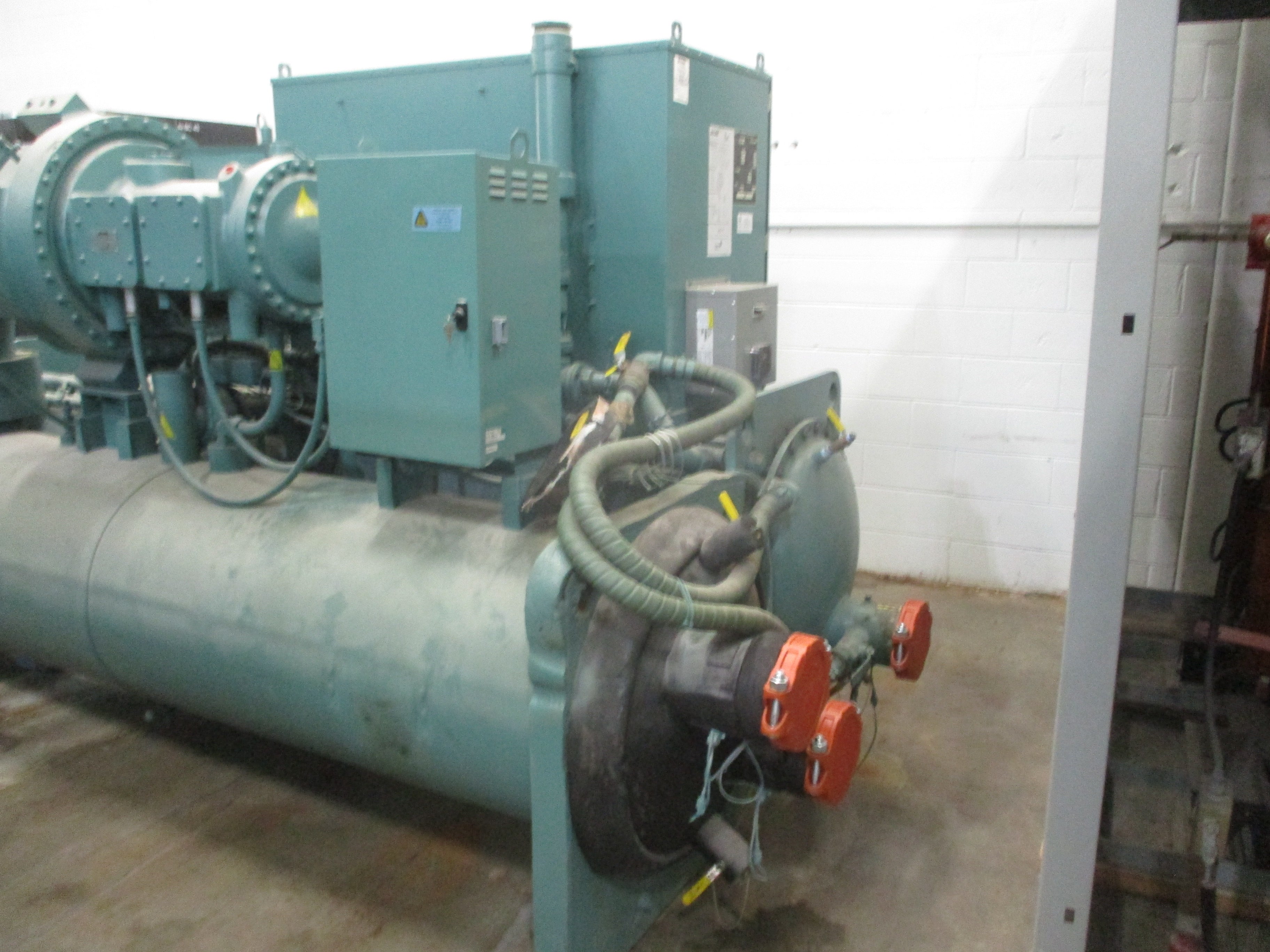 York YMC2 Water Cooled Chiller YMC2-S0967AAS 275 Ton 460V 3Ph 11,760 Operating H