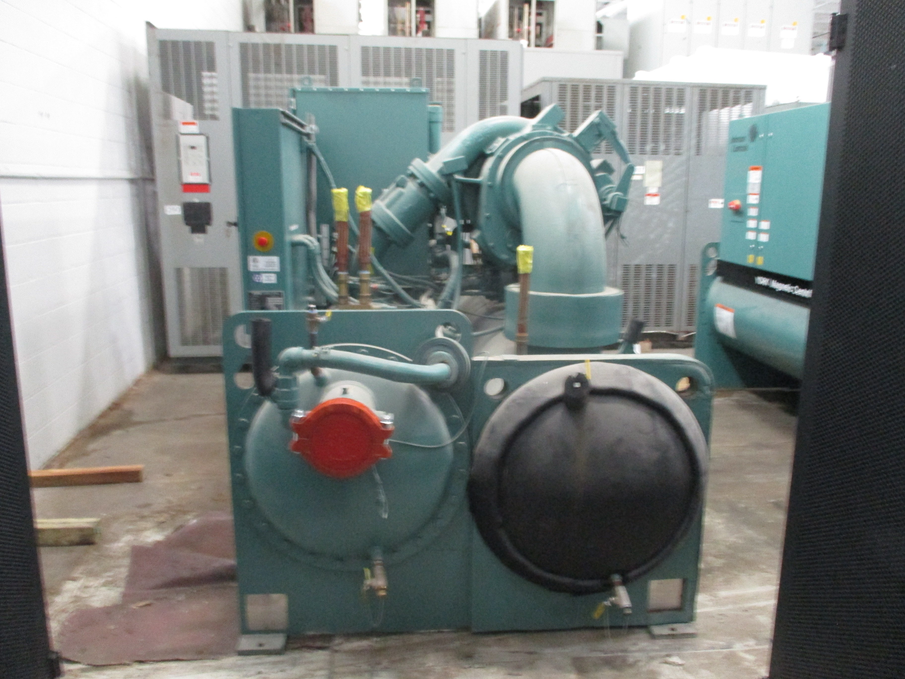 York YMC2 Water Cooled Chiller YMC2-S0967AAS 275 Ton 460V 3Ph 11,760 Operating H