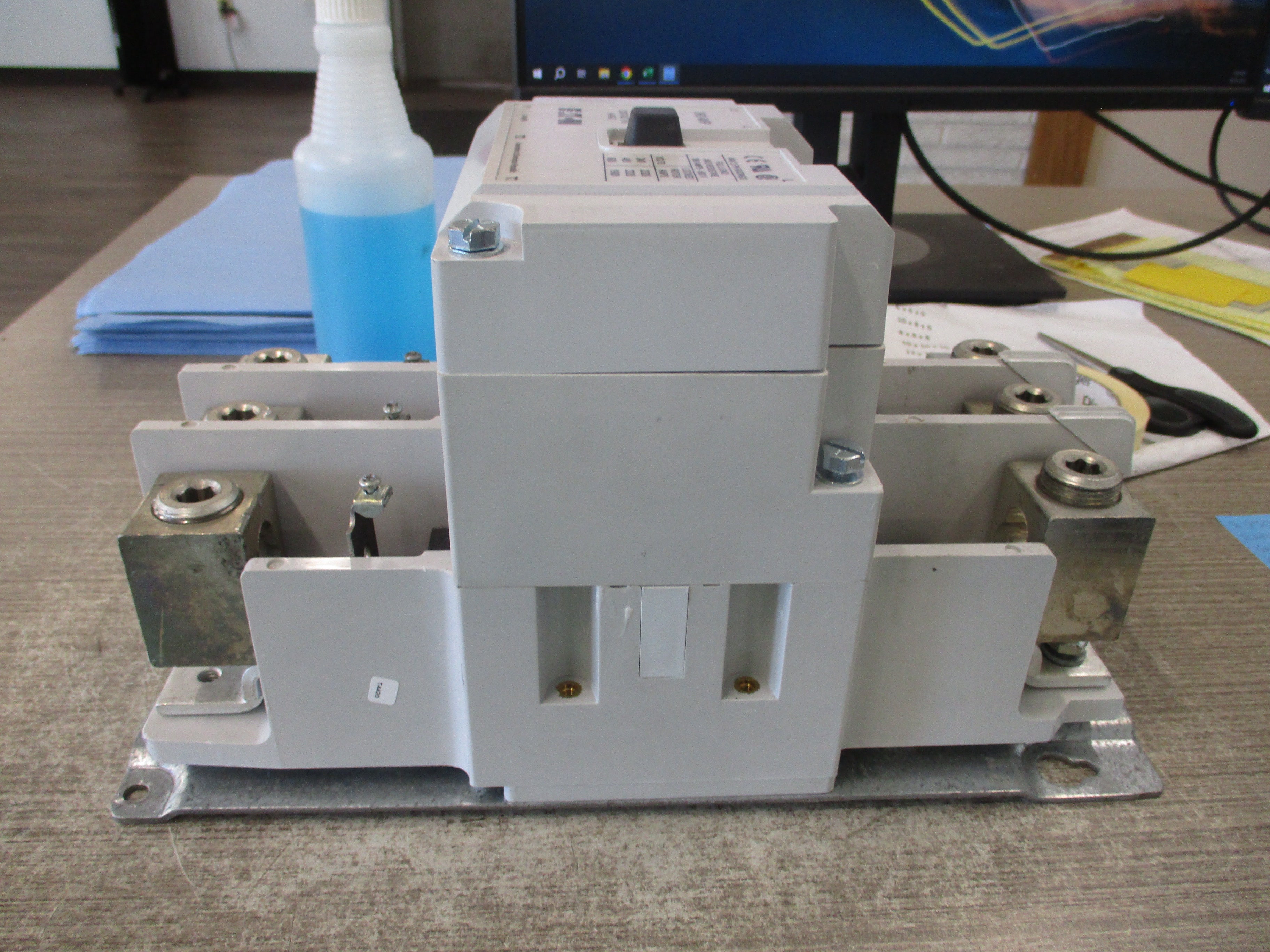 Eaton Contactor C825LN6 Ser. A2 120V coil 360A 600V Used