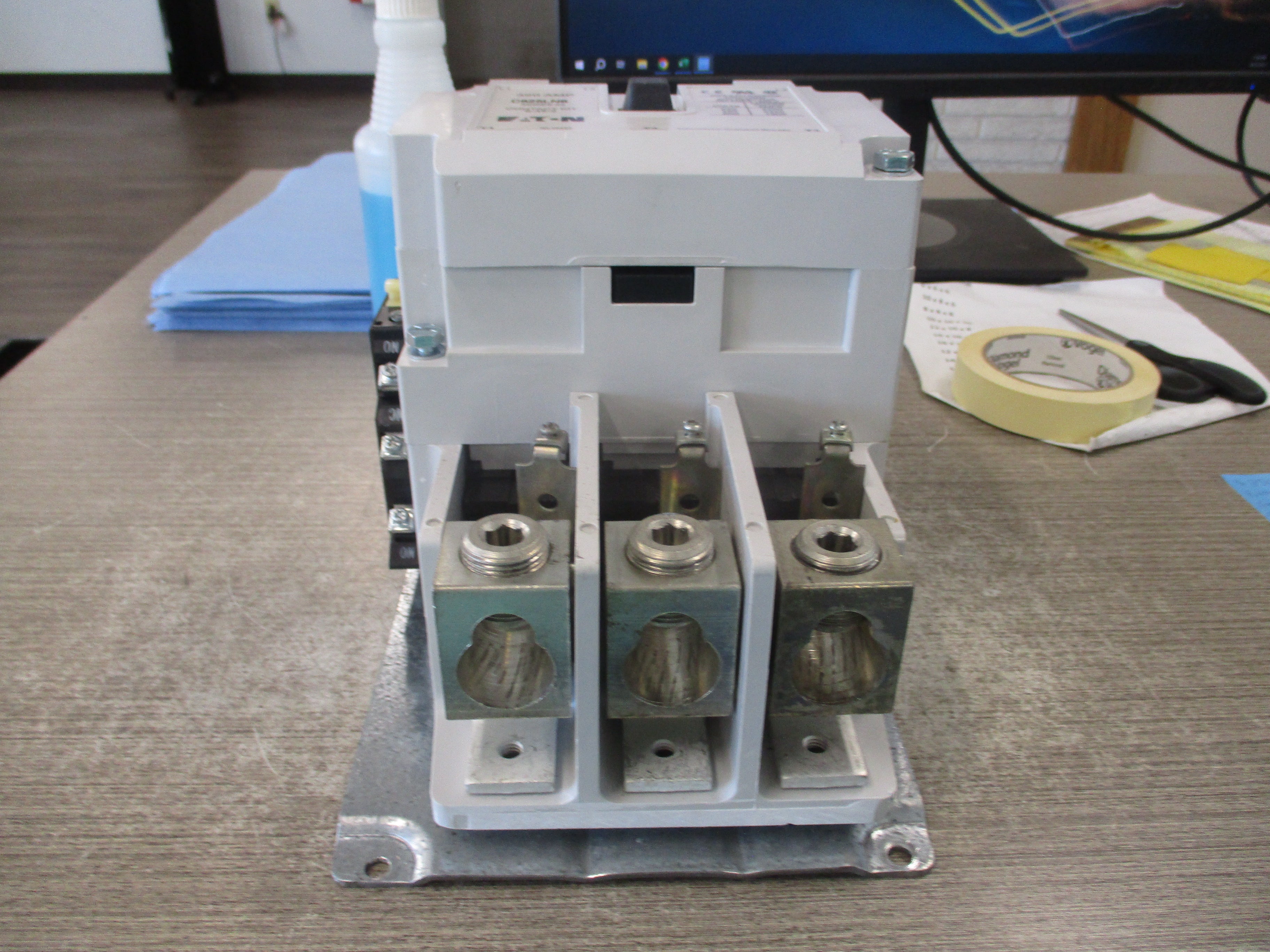 Eaton Contactor C825LN6 Ser. A2 120V coil 360A 600V Used