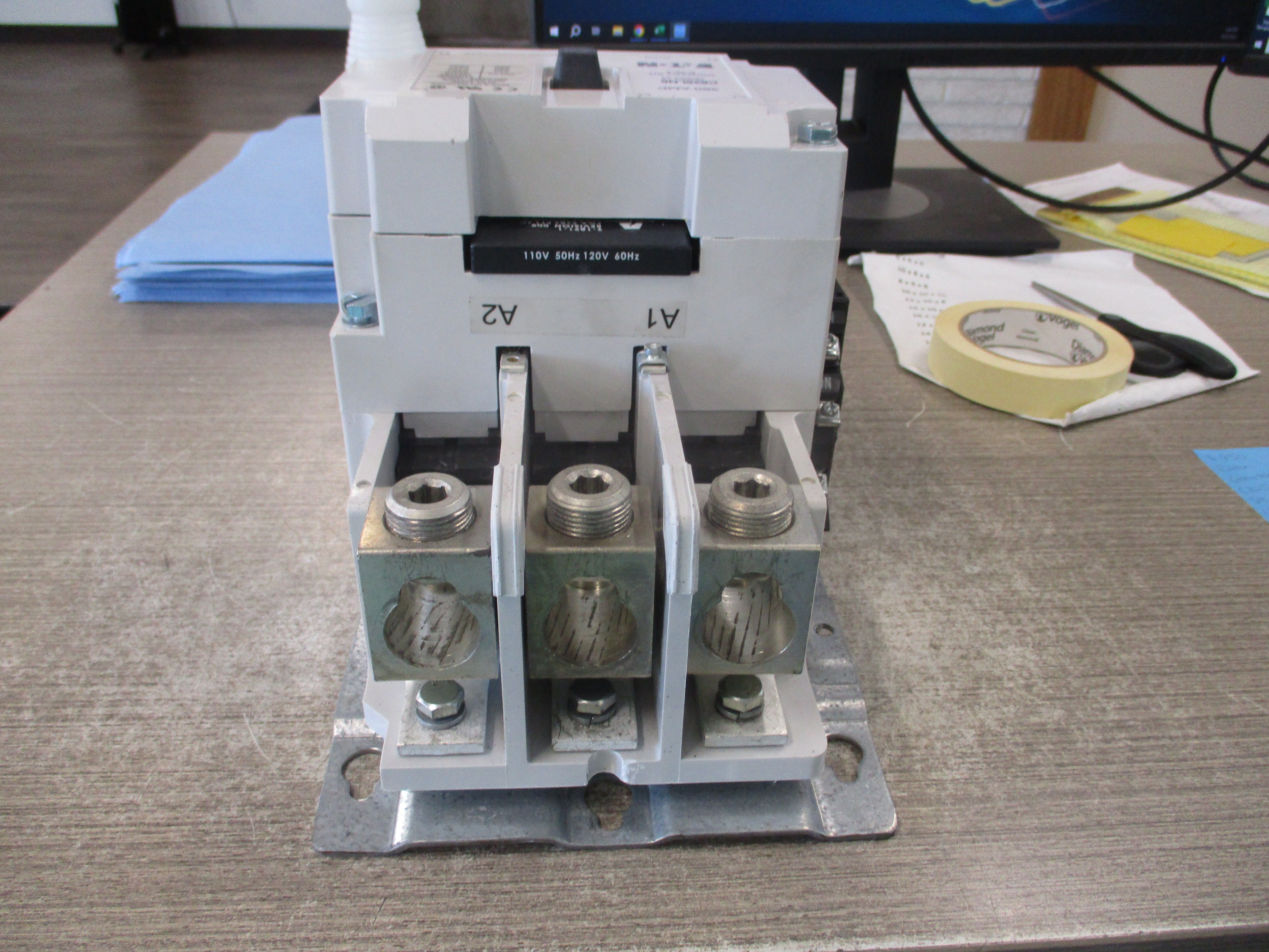 Eaton Contactor C825LN6 Ser. A2 120V coil 360A 600V Used