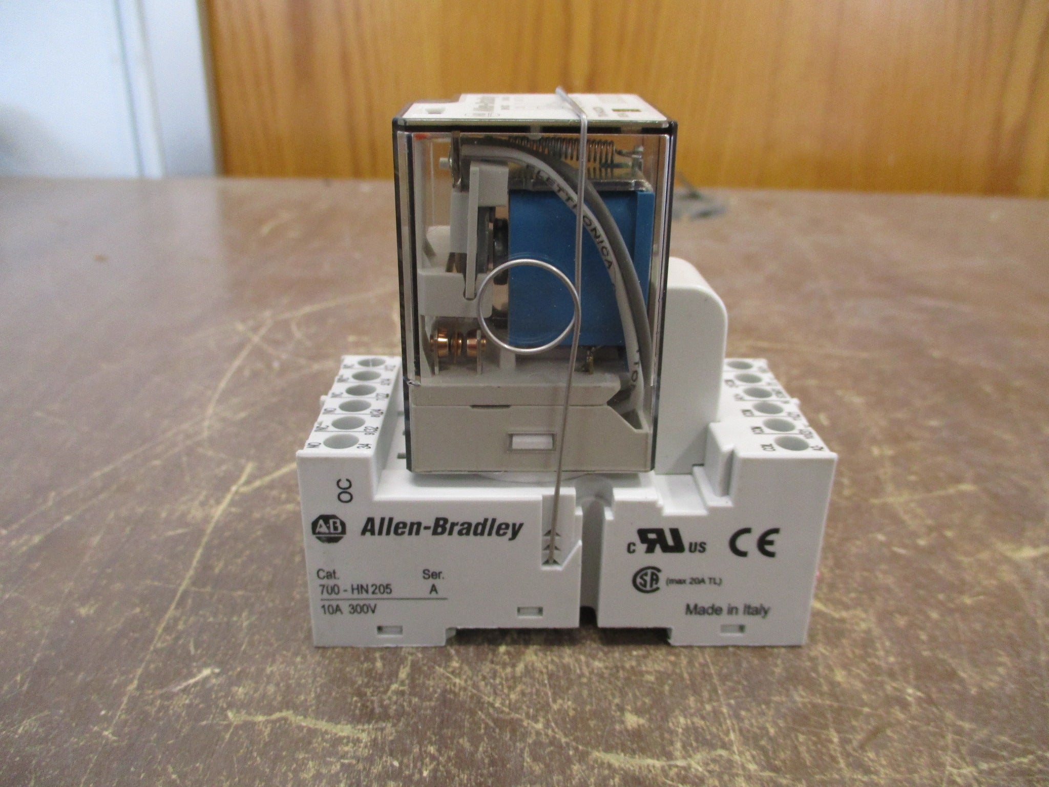 Allen-Bradley Relay 700-HA33Z24 24VDC Coil w/ Base Used