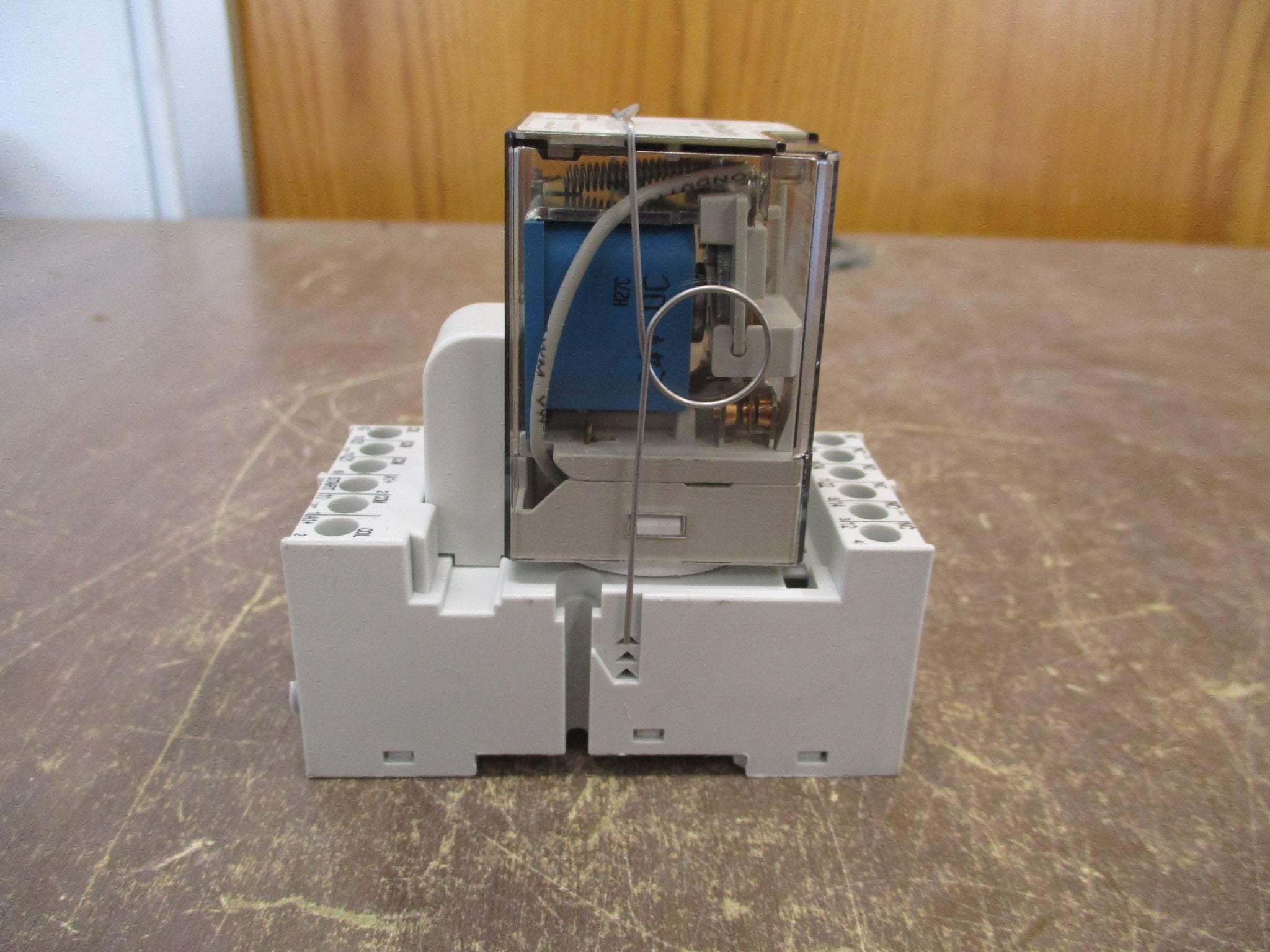 Allen-Bradley Relay 700-HA33Z24 24VDC Coil w/ Base Used