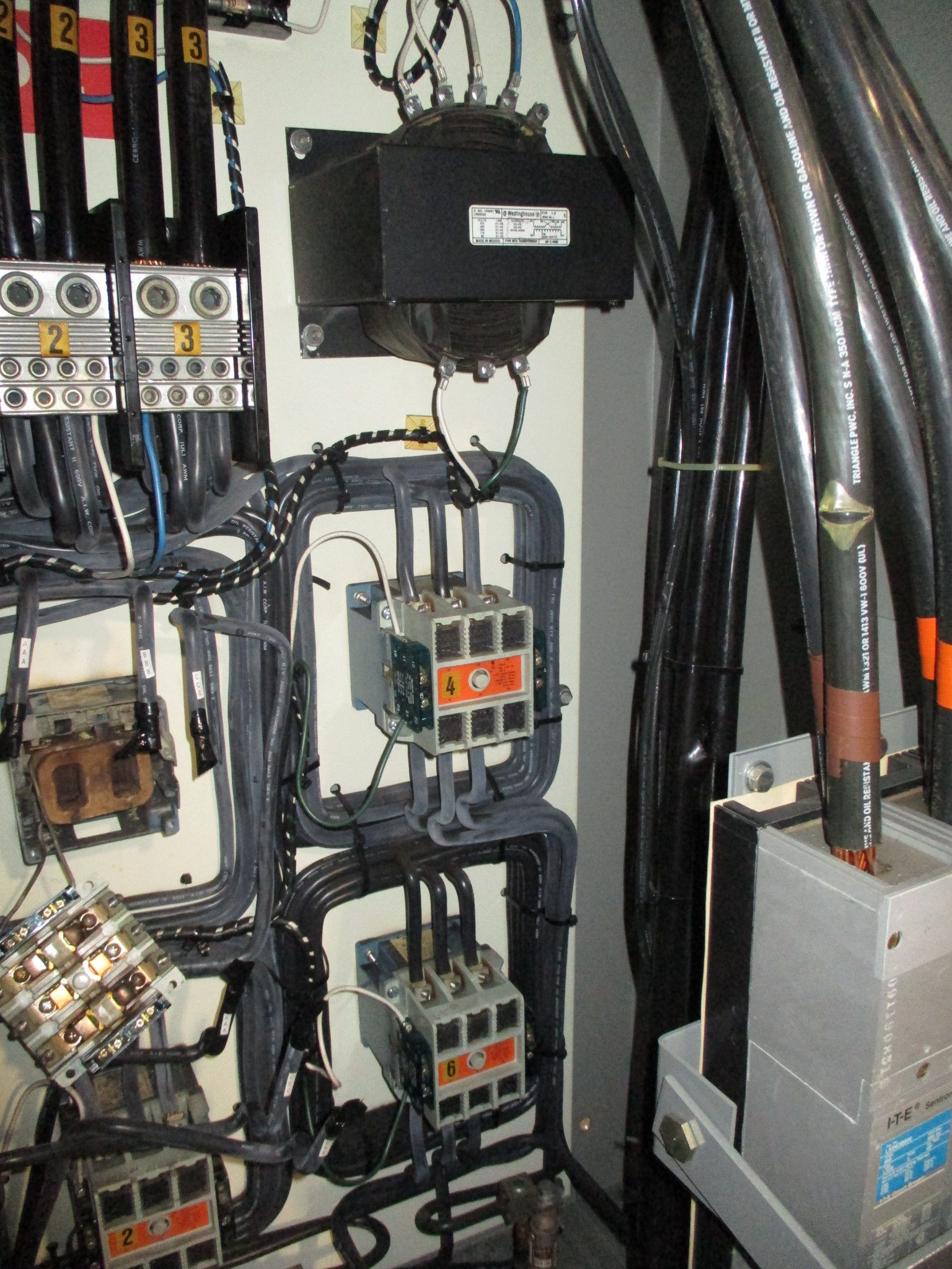 Cornell-Dubilier Accu-Var Capacitor Assembly IVT6300F50 300kVAR 480V 3Ph 60Hz