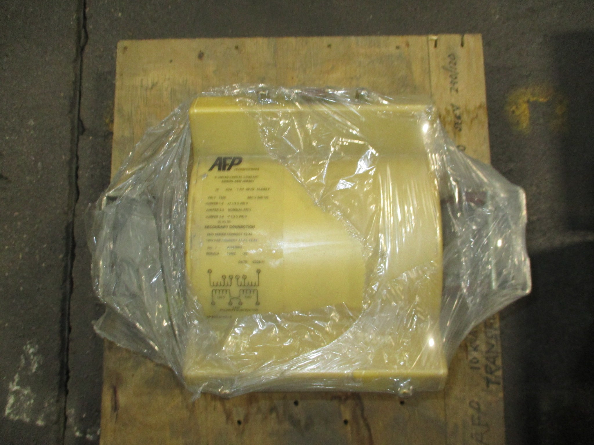 AFP Transformer 410418R2 10kVA Pri: 7200V Sec: 240/120V 1Ph 60Hz 95kV BIL Used