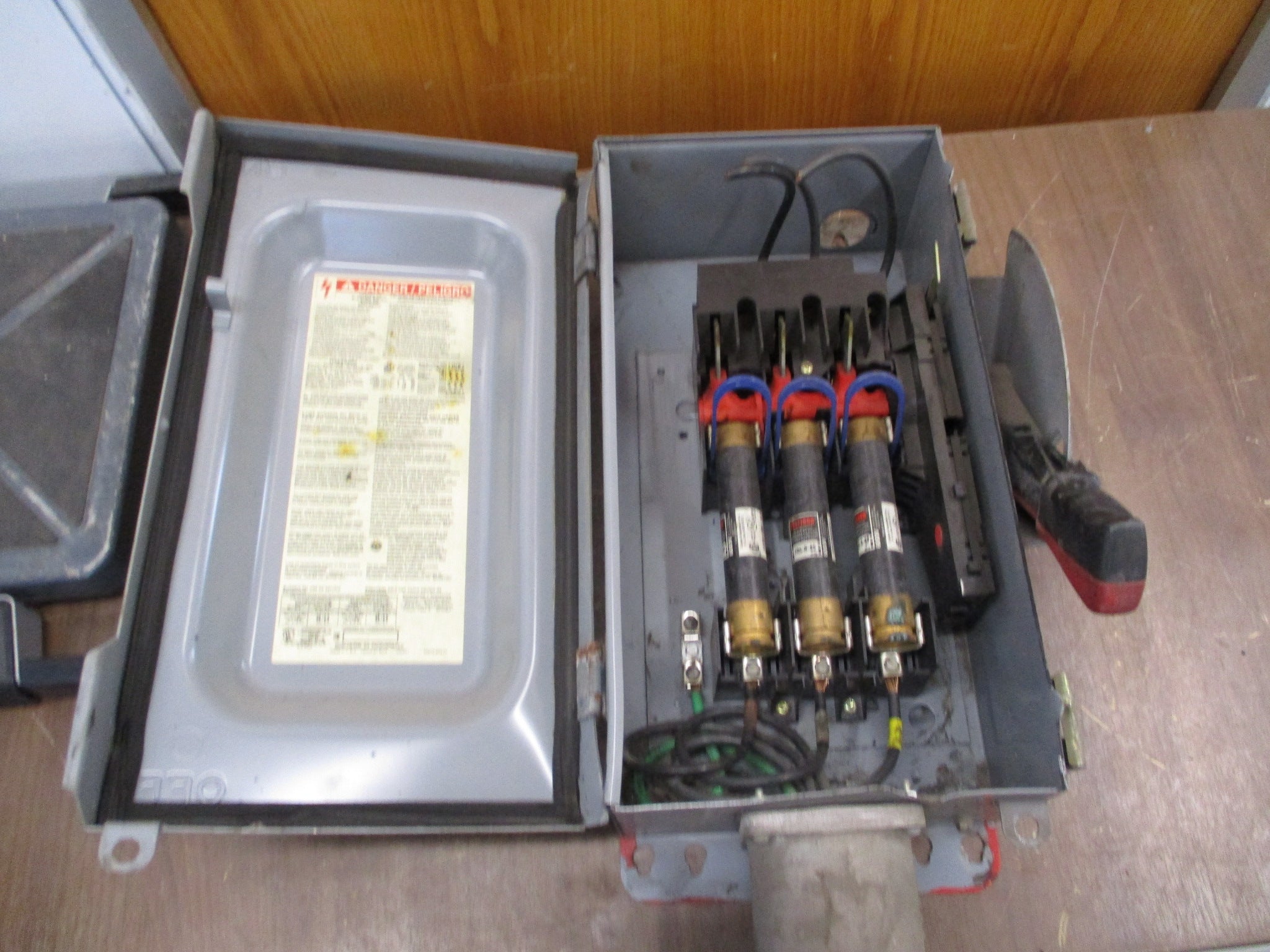 Square D 3R Fusible Safety Switch / Disconnect H362AWK Ser. F05 60A 600V 50/60Hz